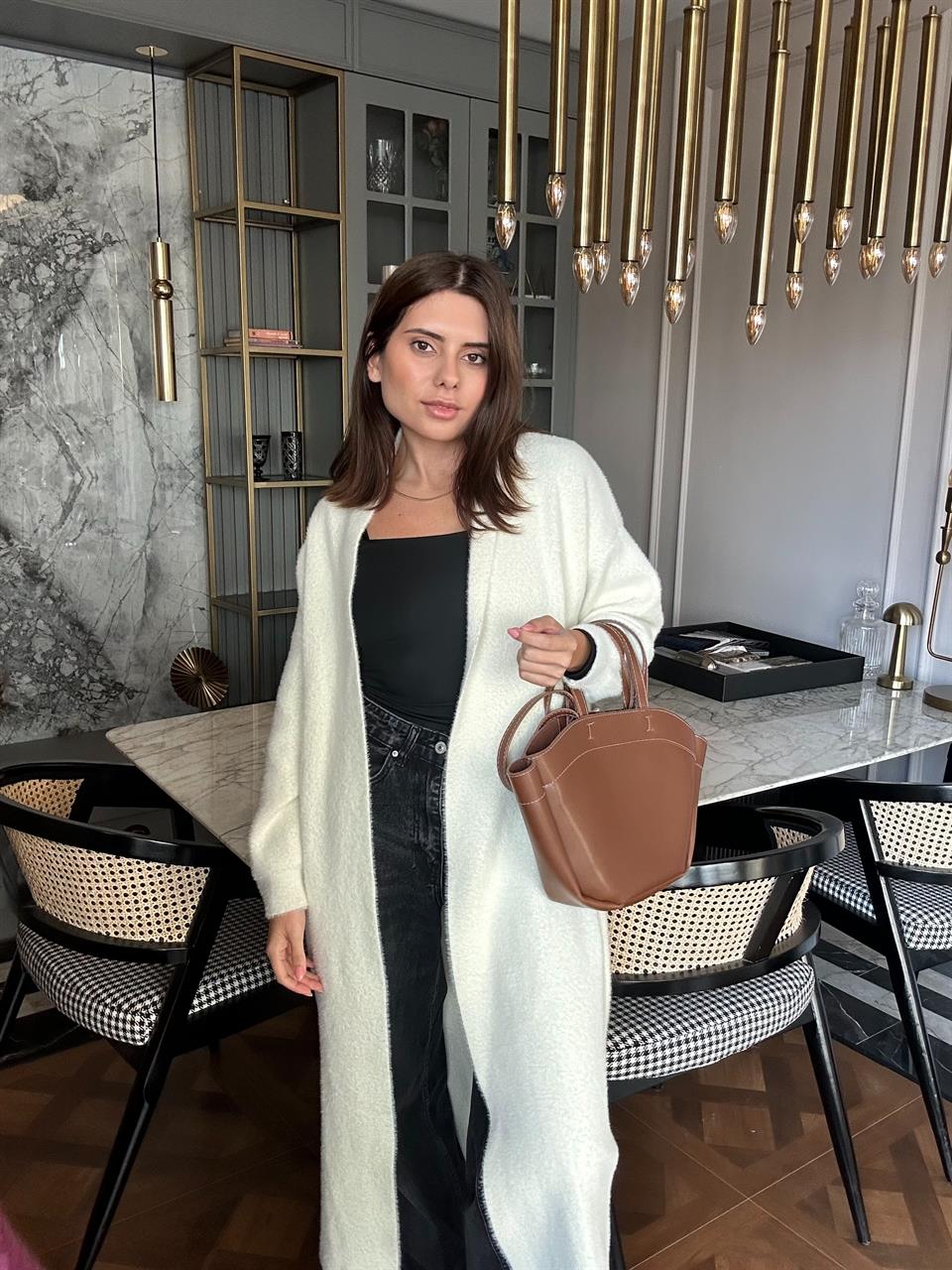 Beyaz Sakallı Yumoş Uzun Hırka