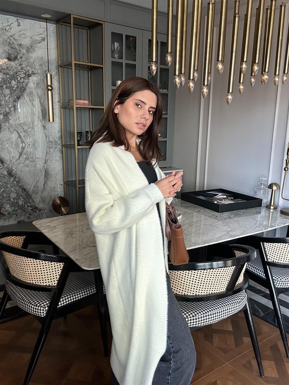 Beyaz Sakallı Yumoş Uzun Hırka