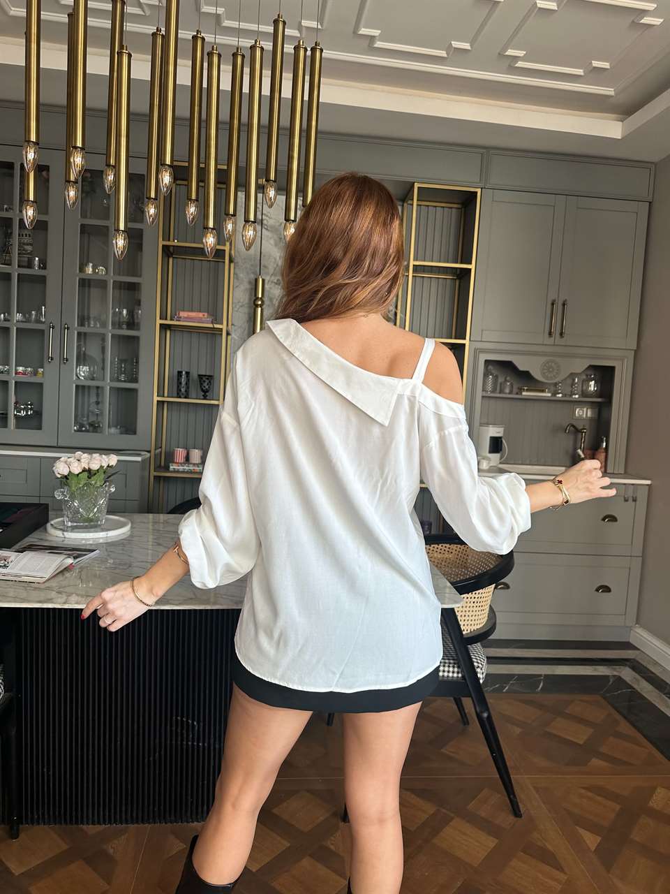 Beyaz Tek Omuz Asimetrik Gömlek