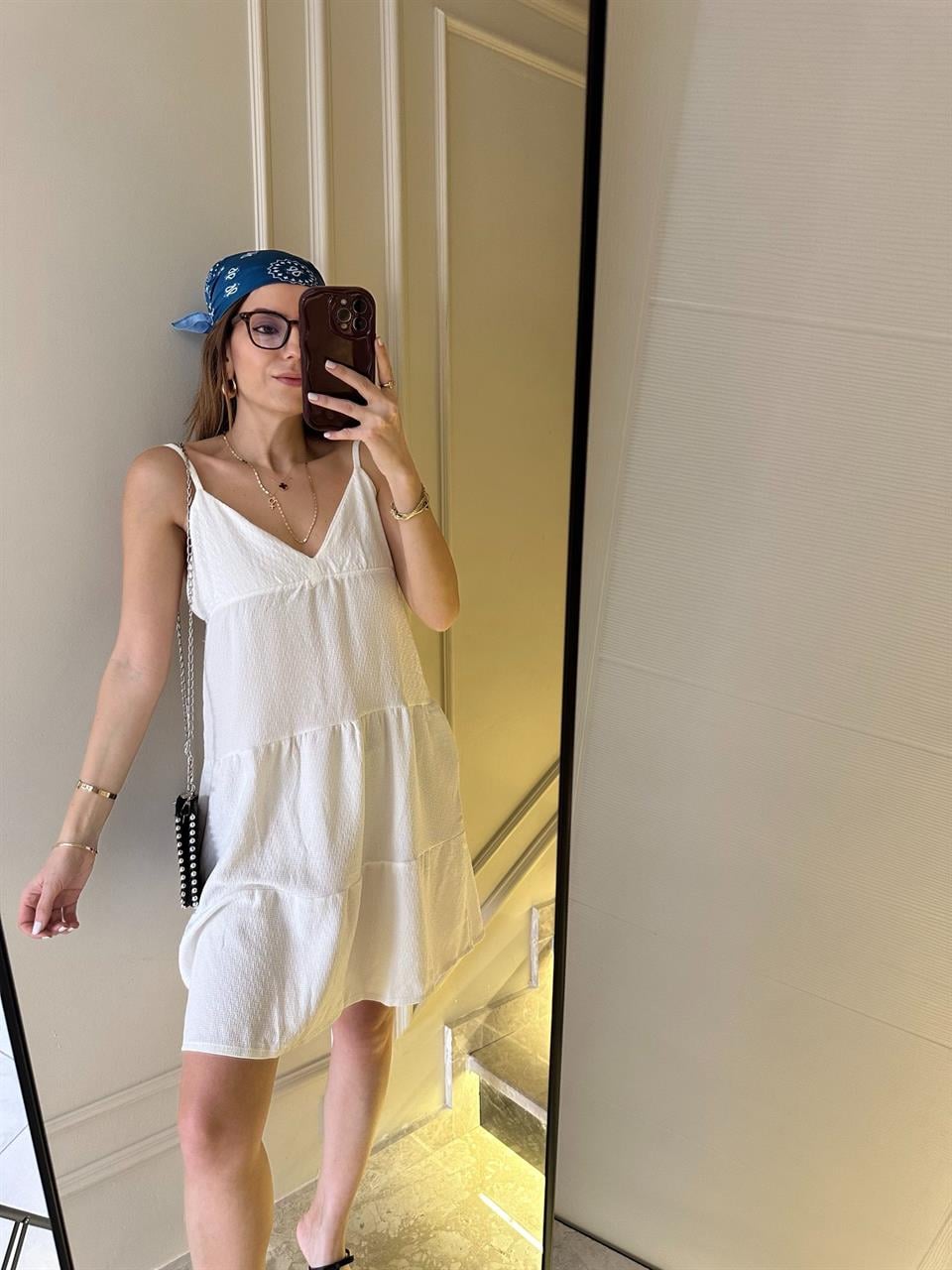 Beyaz V Yaka Askılı Elbise