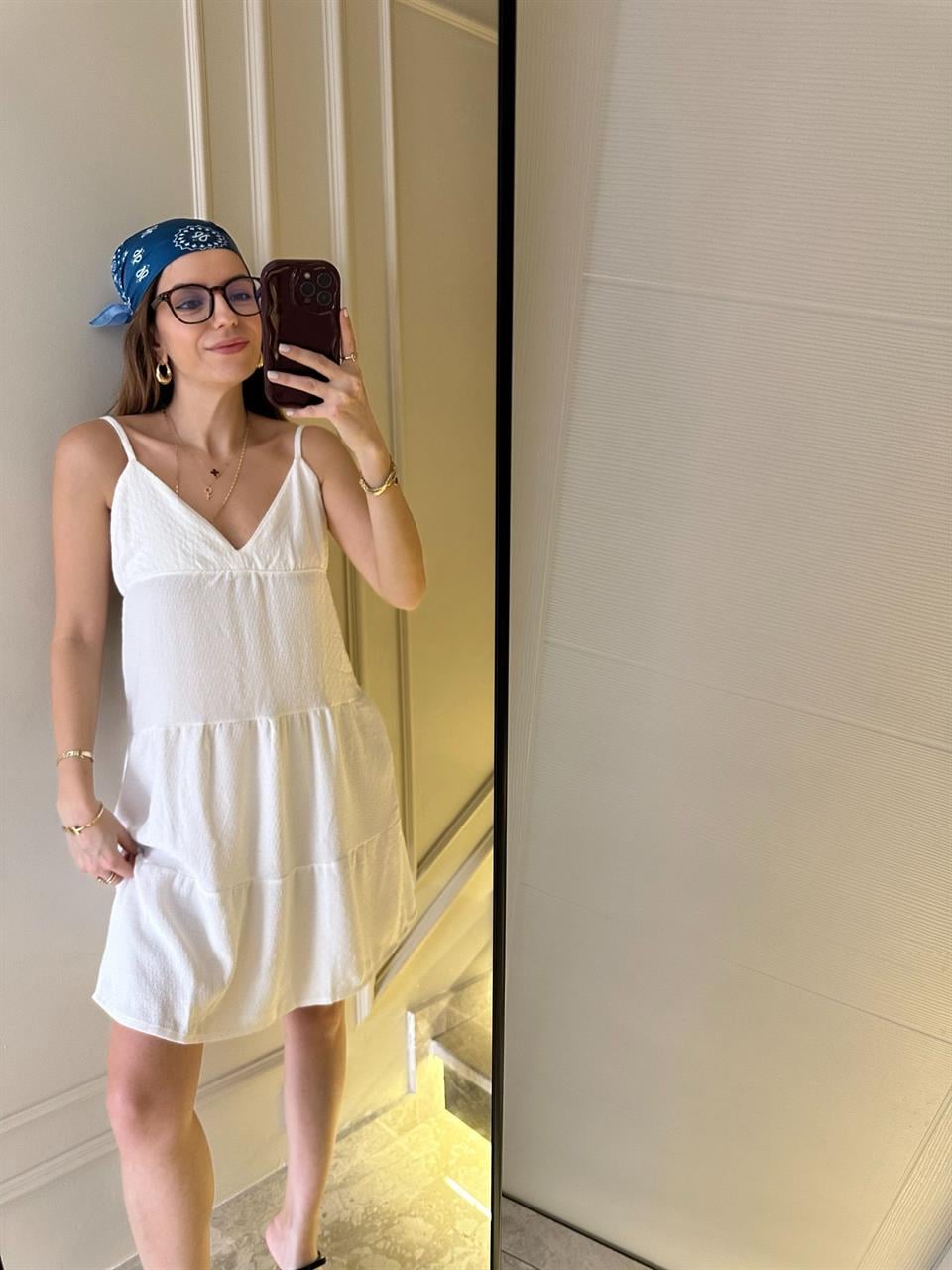 Beyaz V Yaka Askılı Elbise