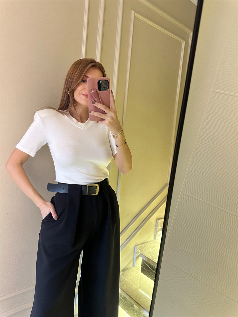 Beyaz V Yaka Vatkalı Viskon Çıtçıtlı Bodysuit