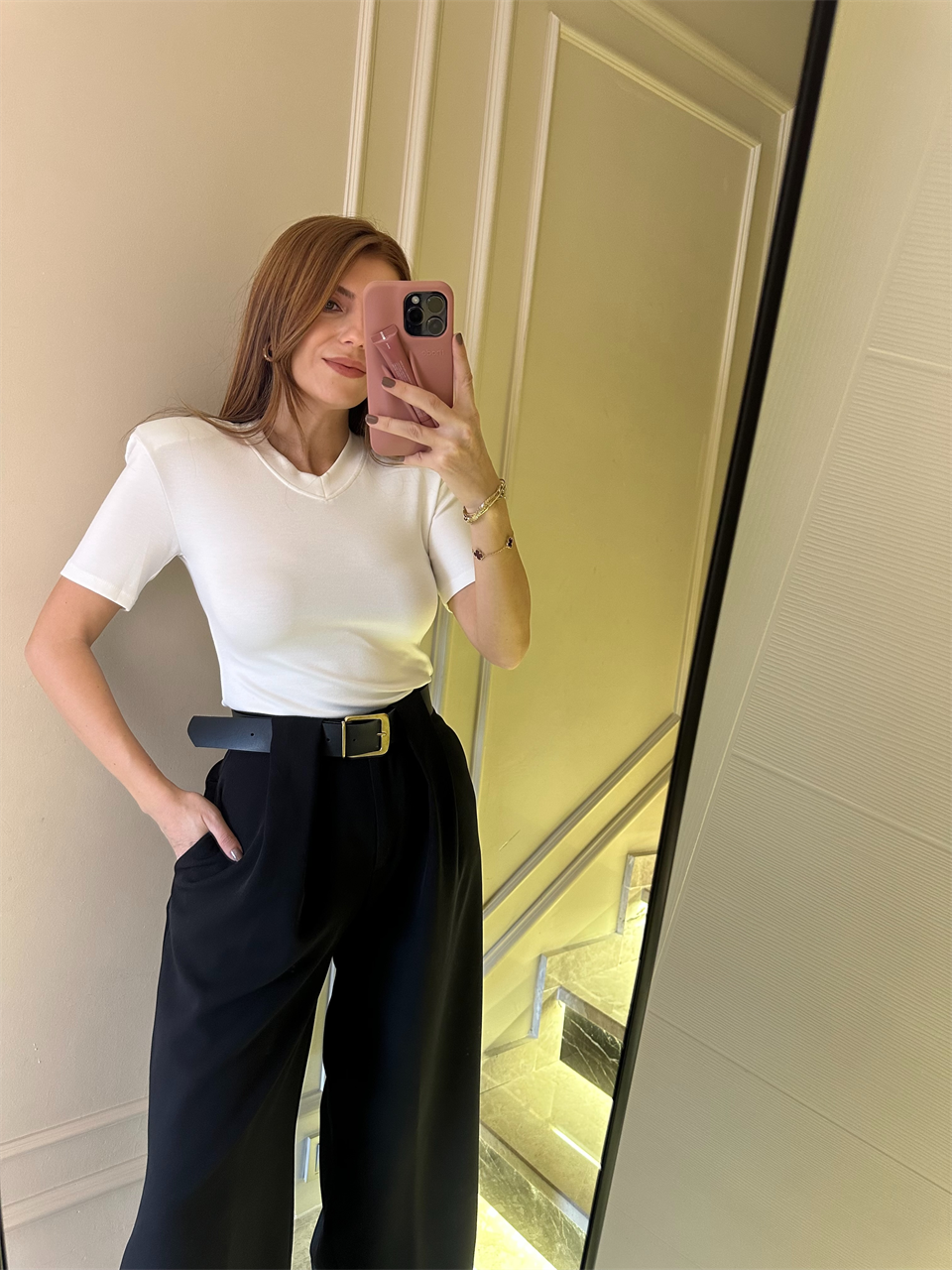 Beyaz V Yaka Vatkalı Viskon Çıtçıtlı Bodysuit