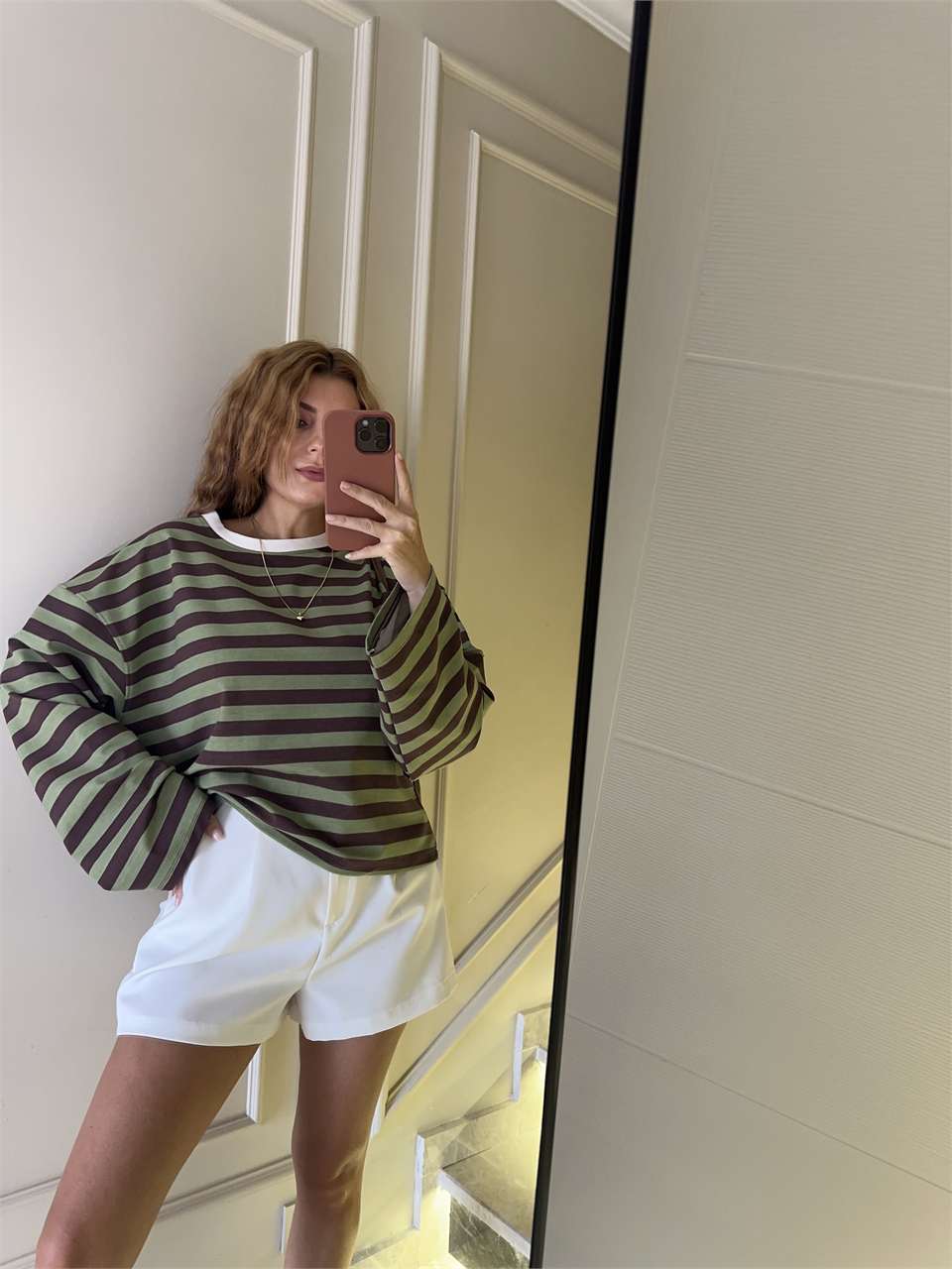 Beyaz Yaka Çizgili Kadın Sweatshirt - HakiKahve