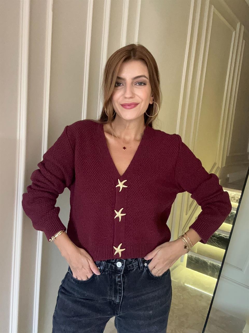 Bordo Aksesuarlı Mevsimlik Triko Hırka