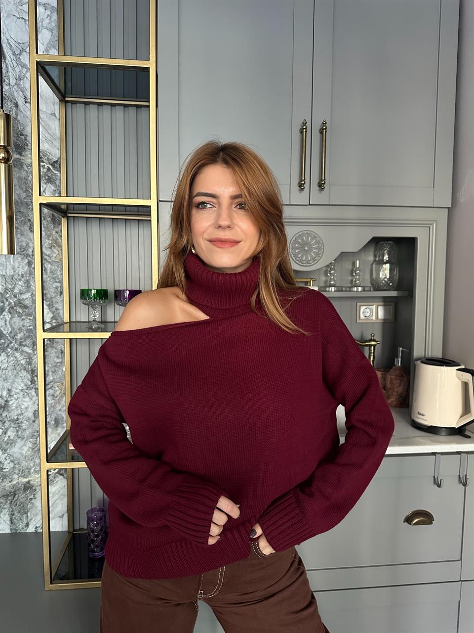 Bordo Boğazlı Tek Omuz Triko Kazak