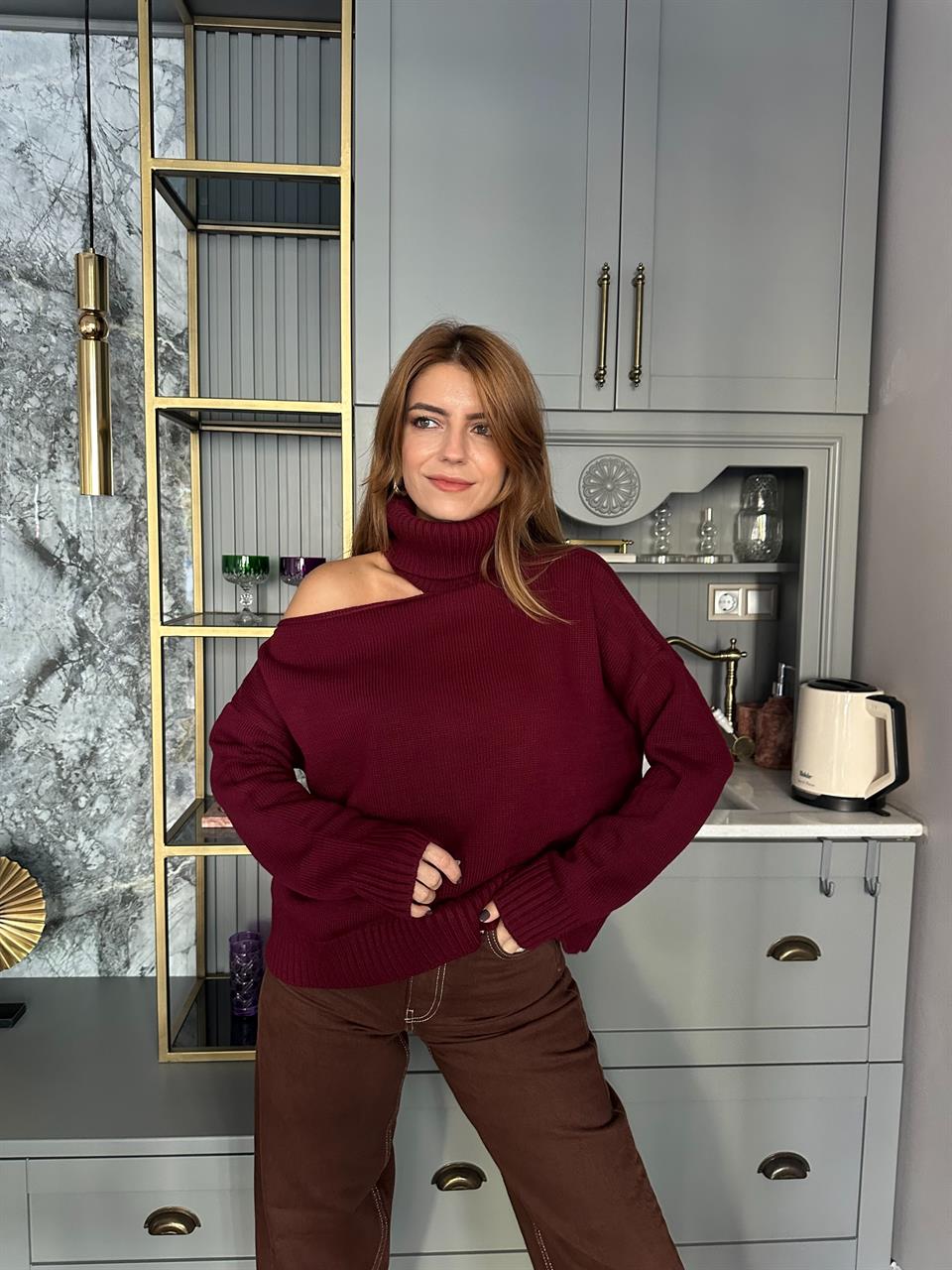 Bordo Boğazlı Tek Omuz Triko Kazak