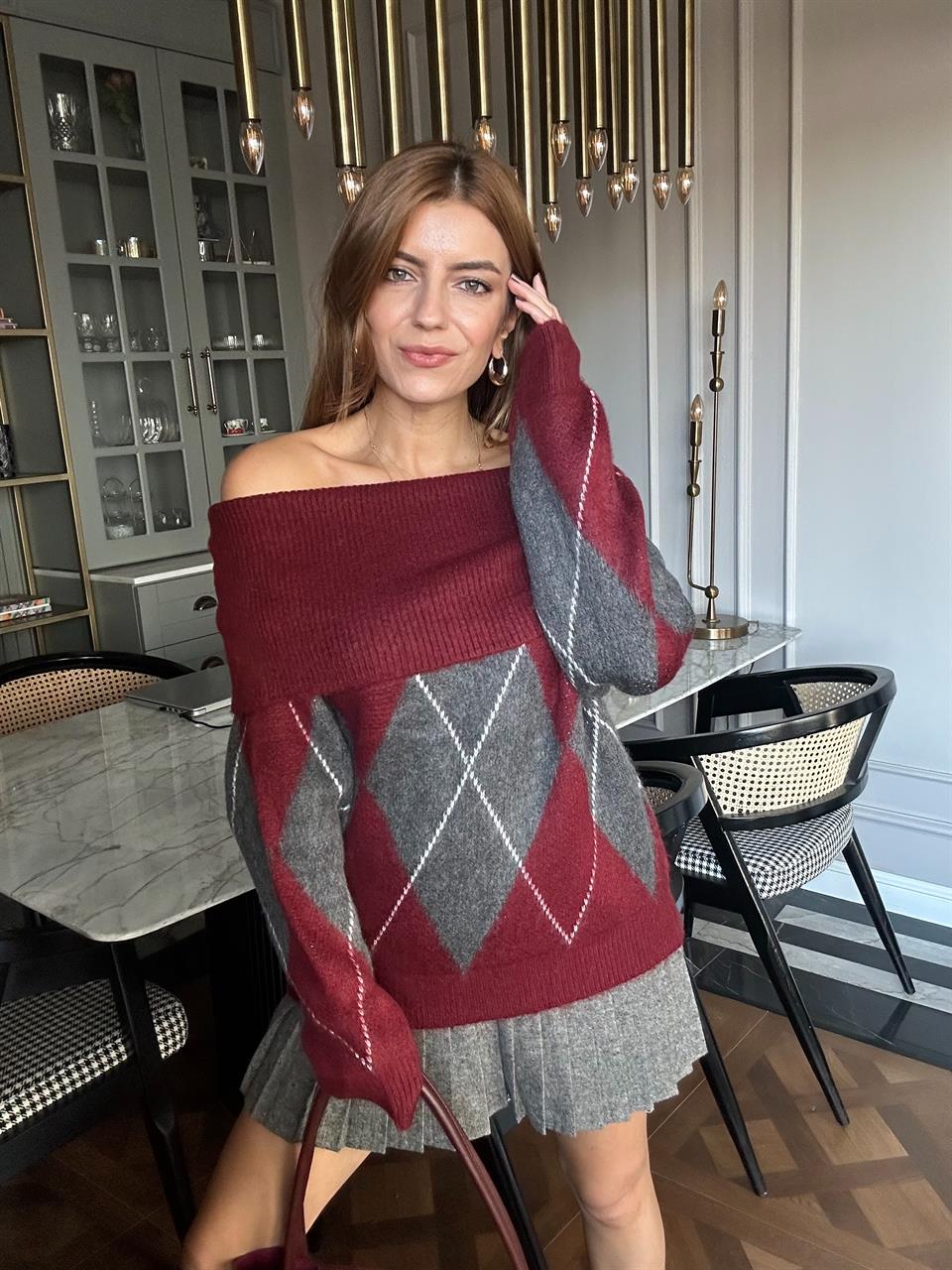 Bordo Madonna Yaka Sakallı Triko Kazak