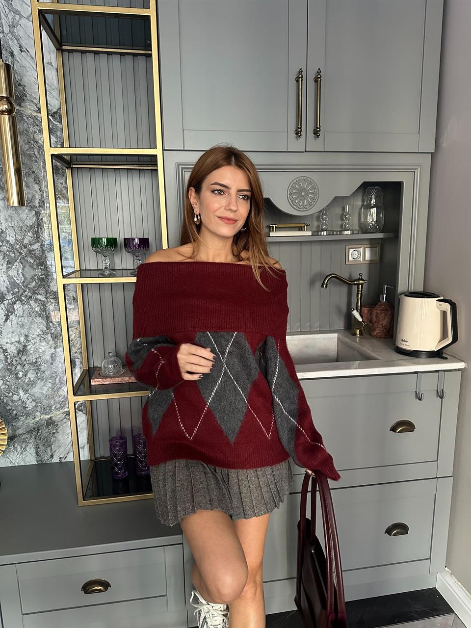 Bordo Madonna Yaka Sakallı Triko Kazak