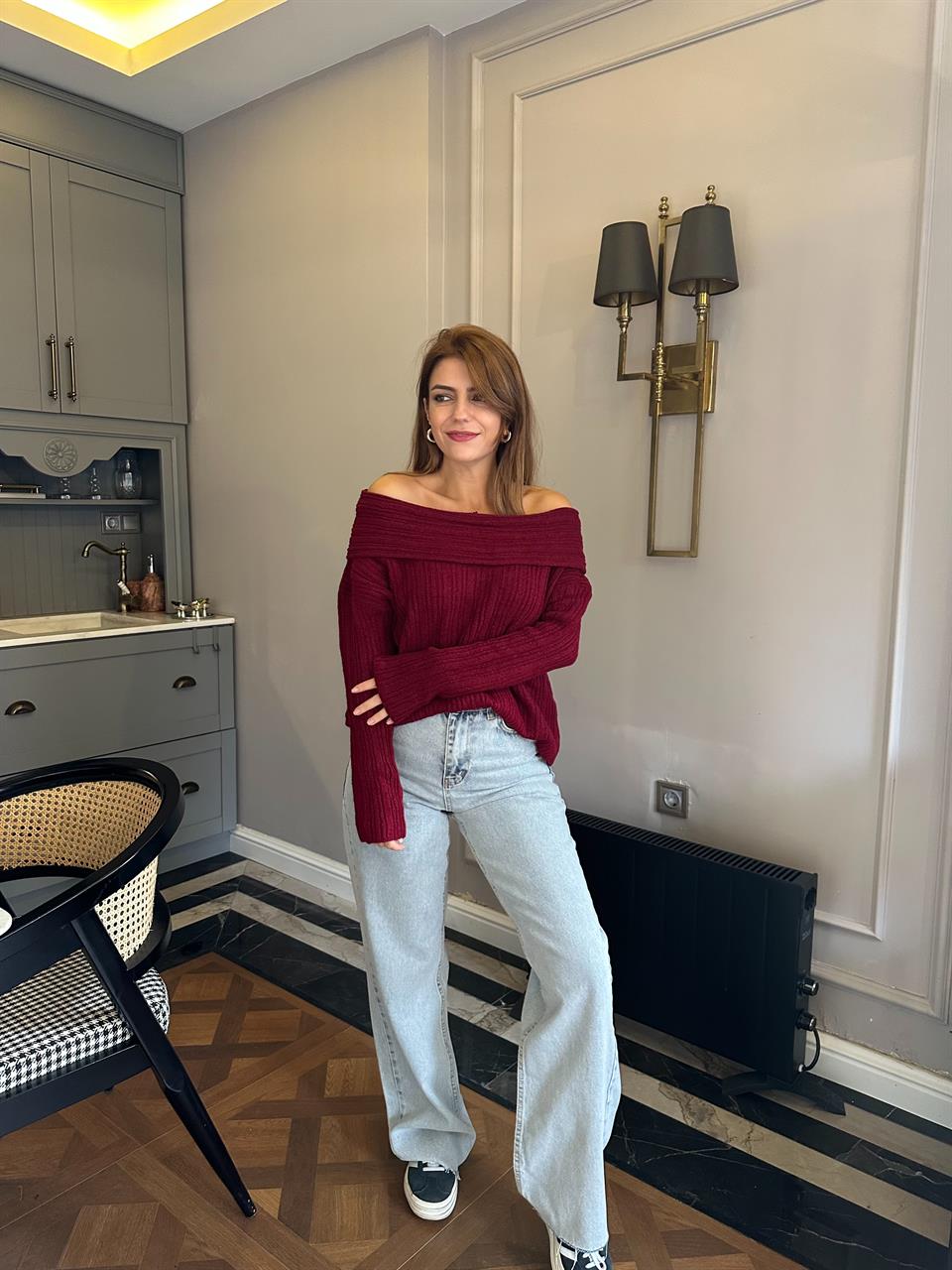 Bordo Madonna Yaka Şardonlu Triko Kazak