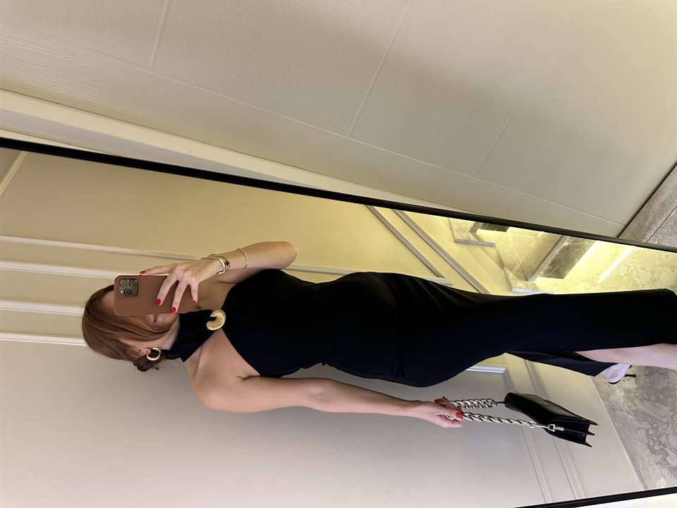 Boyundan Geçmeli Metal Aksesuarlı Elbise