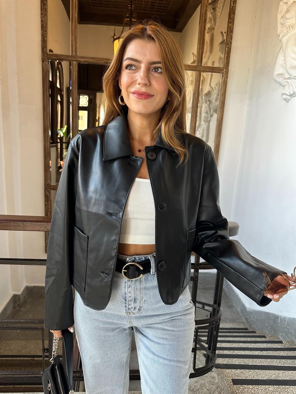 Düğmeli Yumuşak Deri Ceket