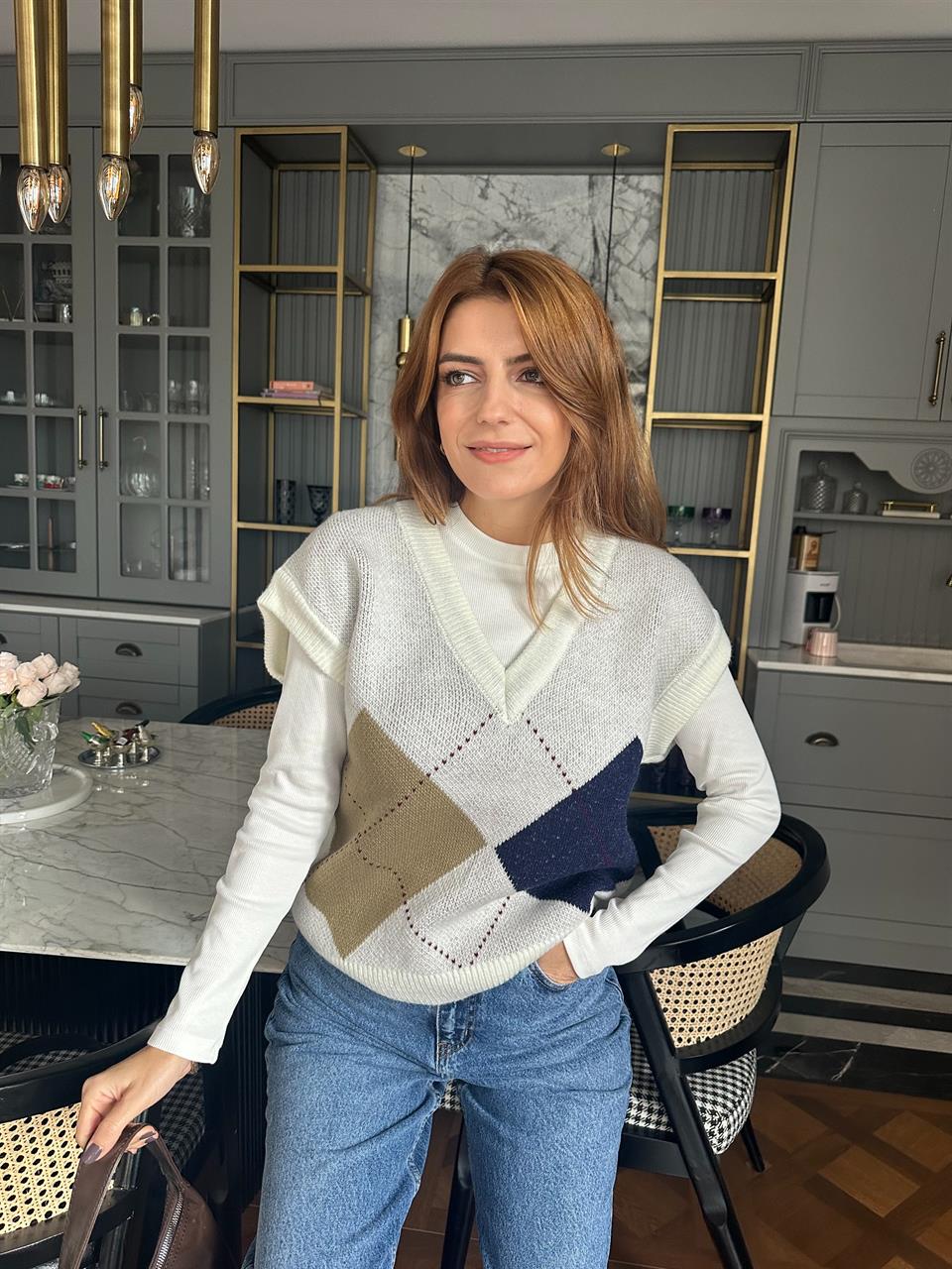 Ekru Baklava Desen Süveter