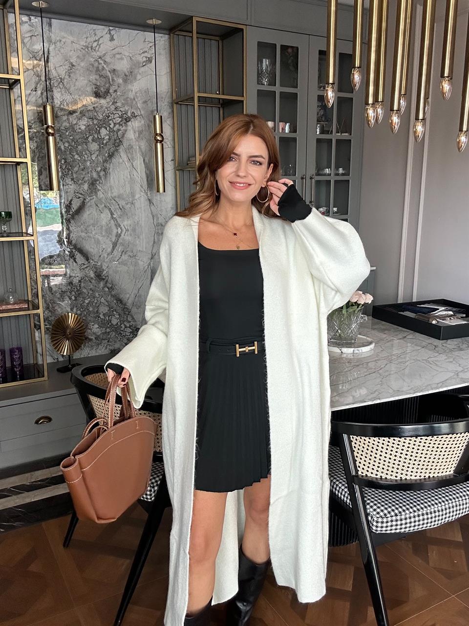 Ekru Uzun Kalın Triko Hırka