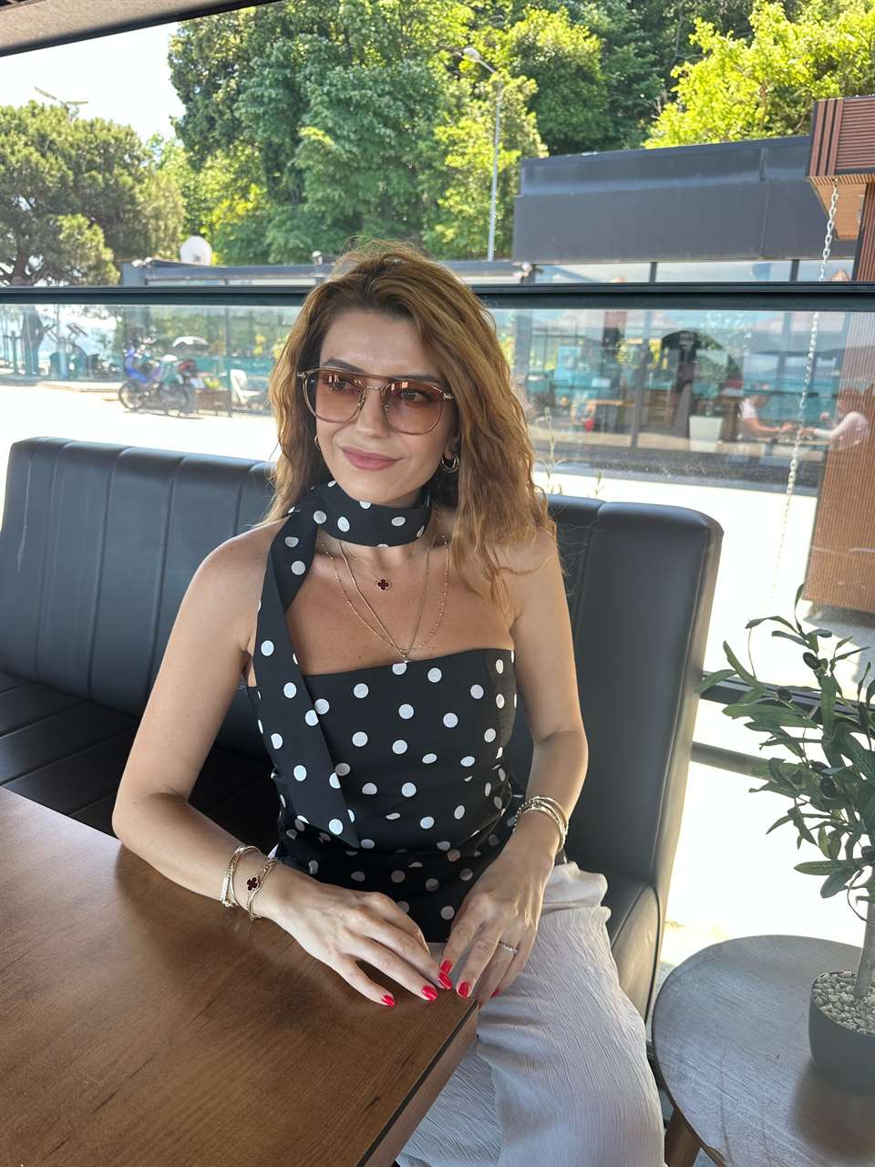 Fularlı Puantiye Desen Bluz