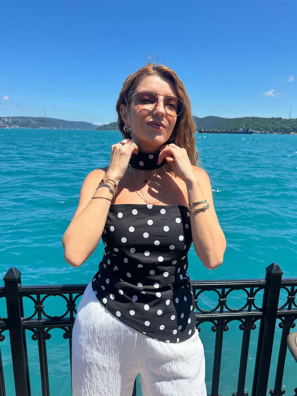 Fularlı Puantiye Desen Bluz