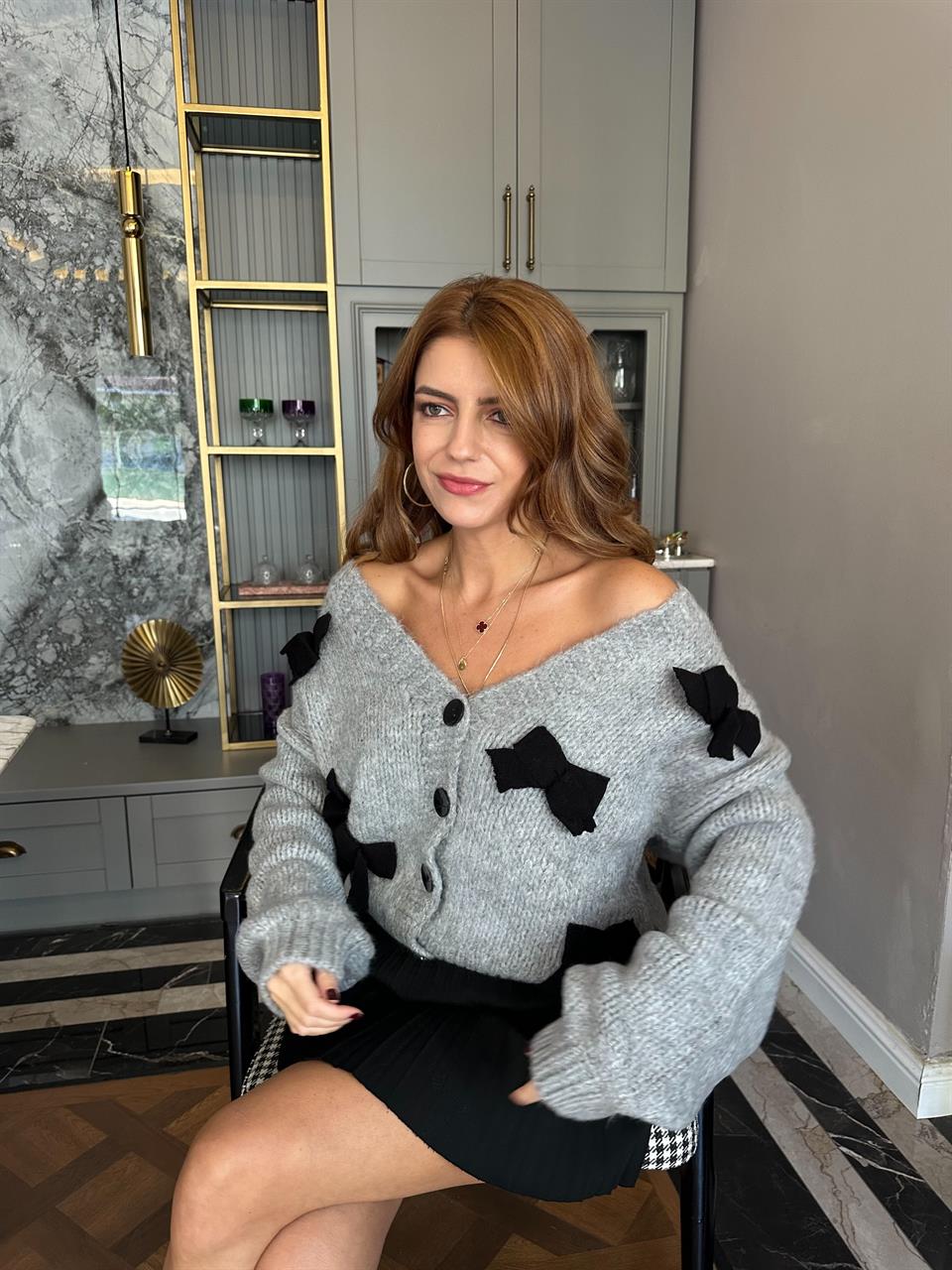 Gri Büyük Kurdele Yün Salaş Hırka