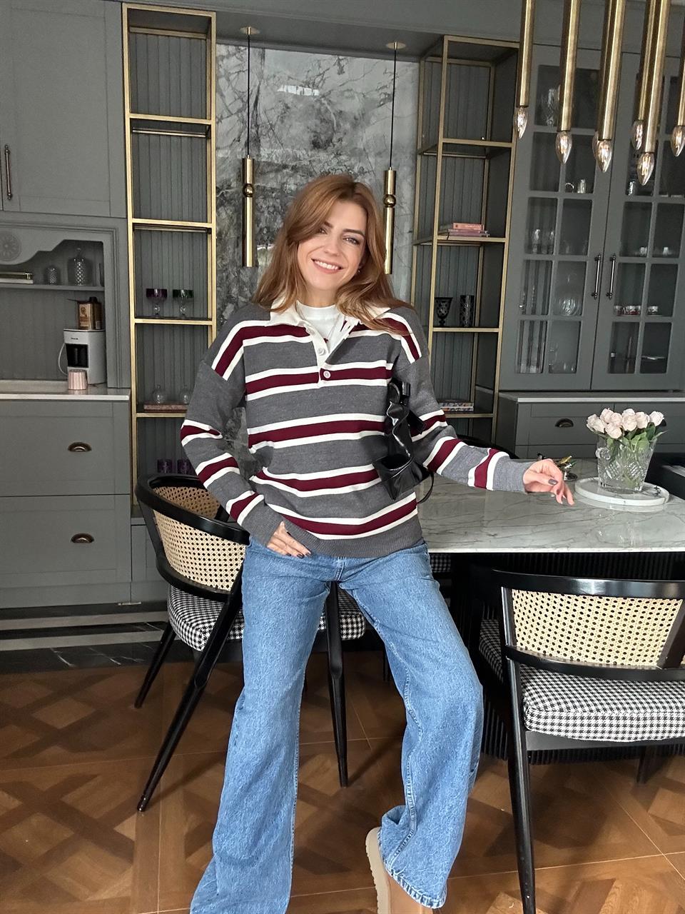 Gri Oversize Çizgili Polo Yaka Triko Kazak