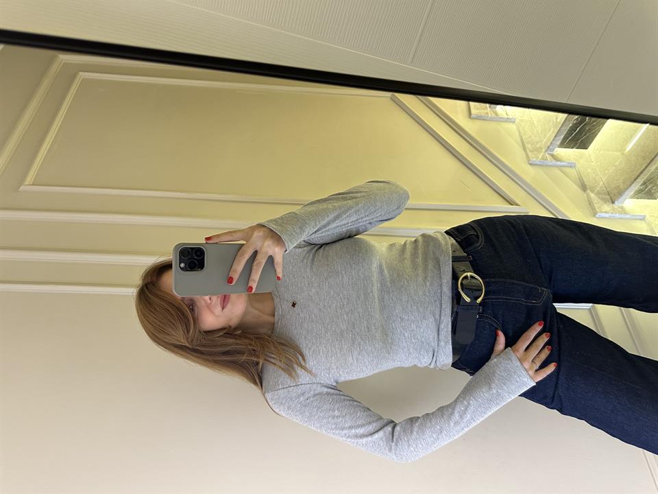 Gri Parmak Geçmeli Modal Bluz