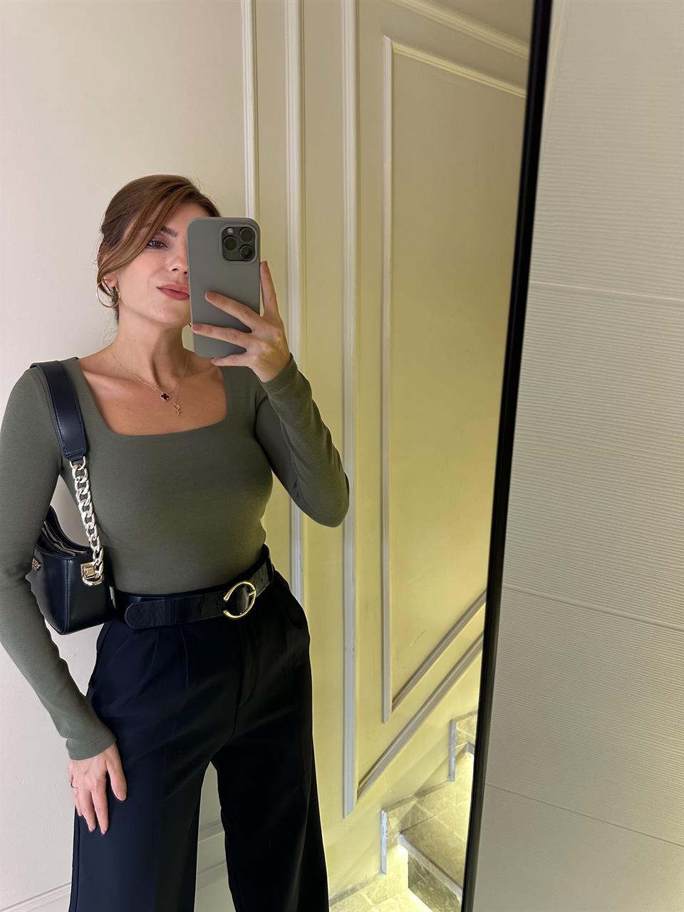 Haki Kare Yaka Uzun Kol Bluz