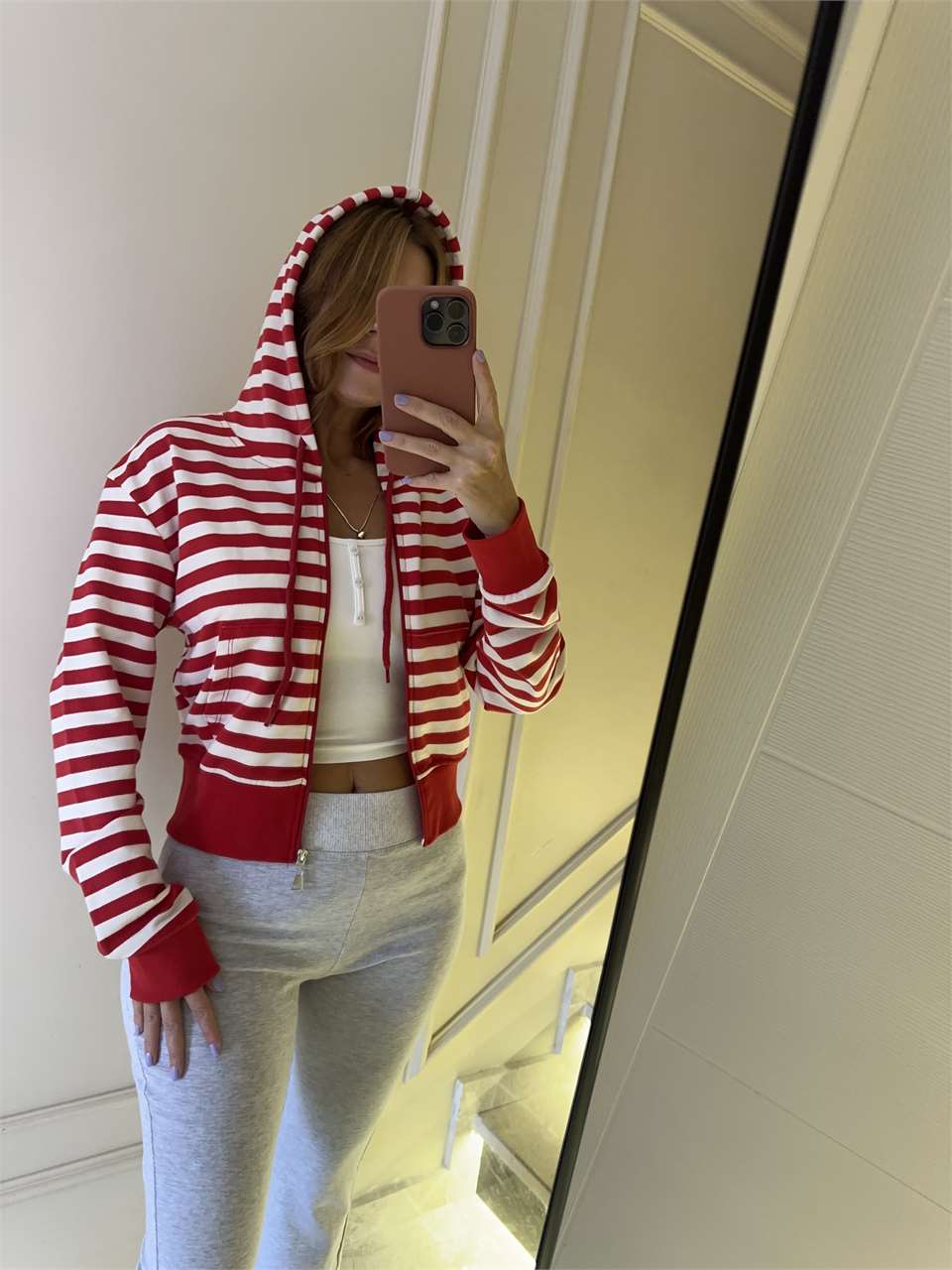 Kadın Kapşonlu Çizgili Sweatshirt - KırmızıBeyaz