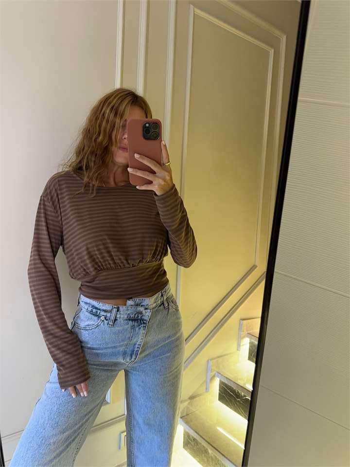 Kadın Kayık Yaka Çizgili Crop Bluz - Sütlü Kahve