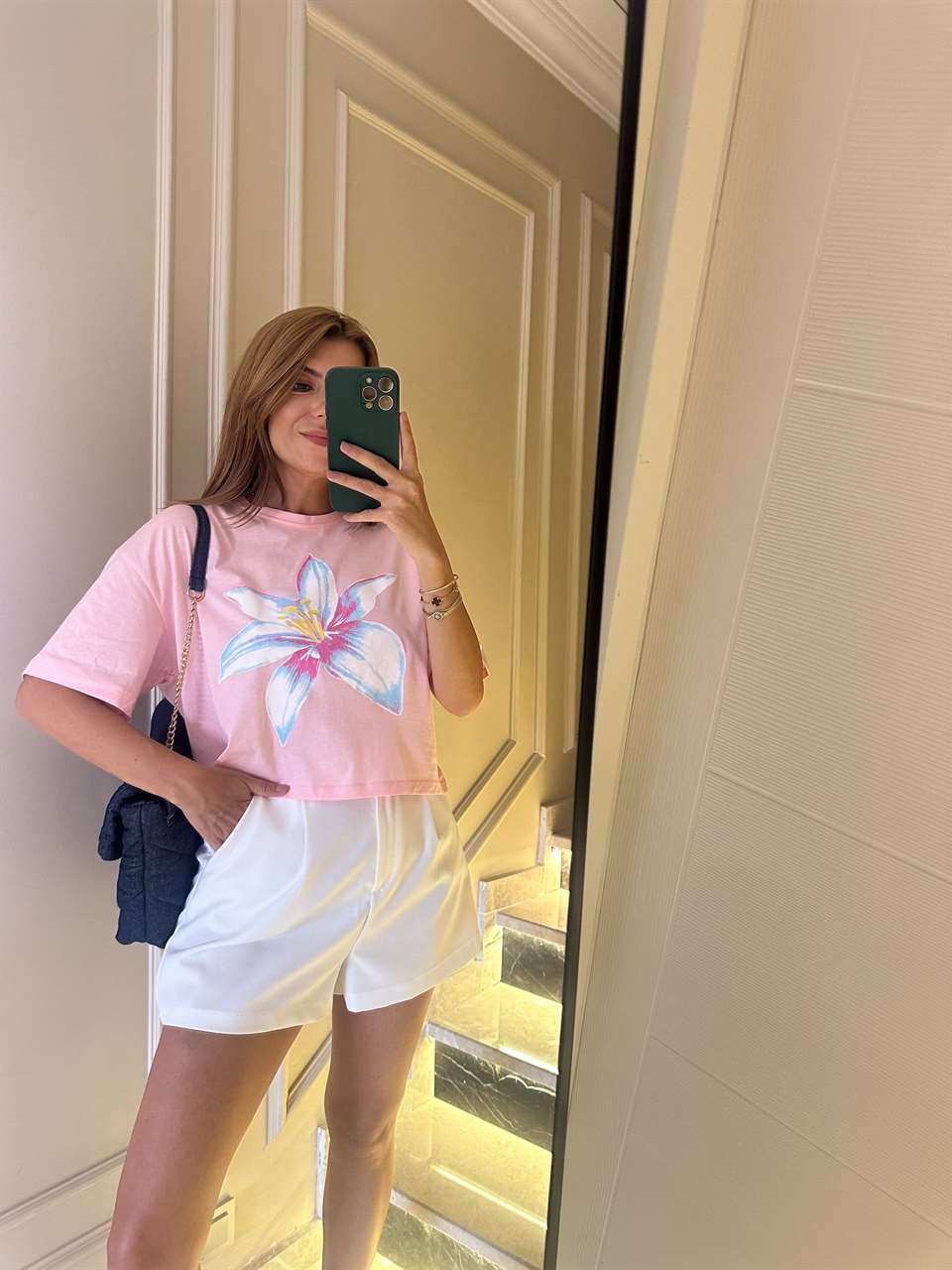 Kadın Pembe Çiçek Baskılı Kısa Kol Tişört