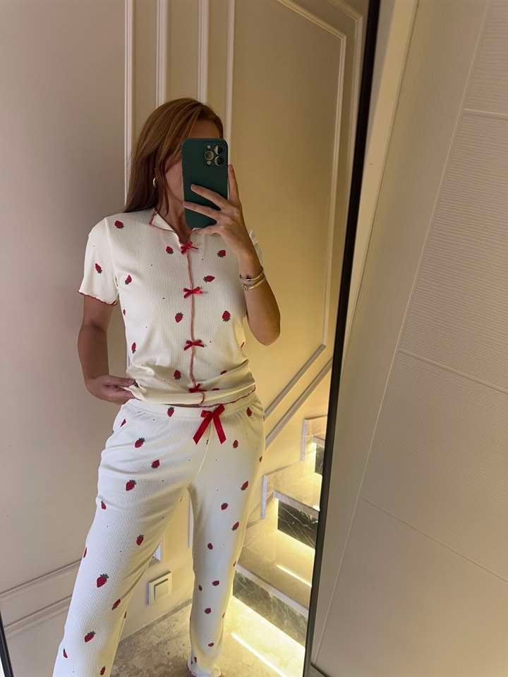 Kadın Sarı Çilek Desen Fiyonklu Alt Uzun Pijama Takım