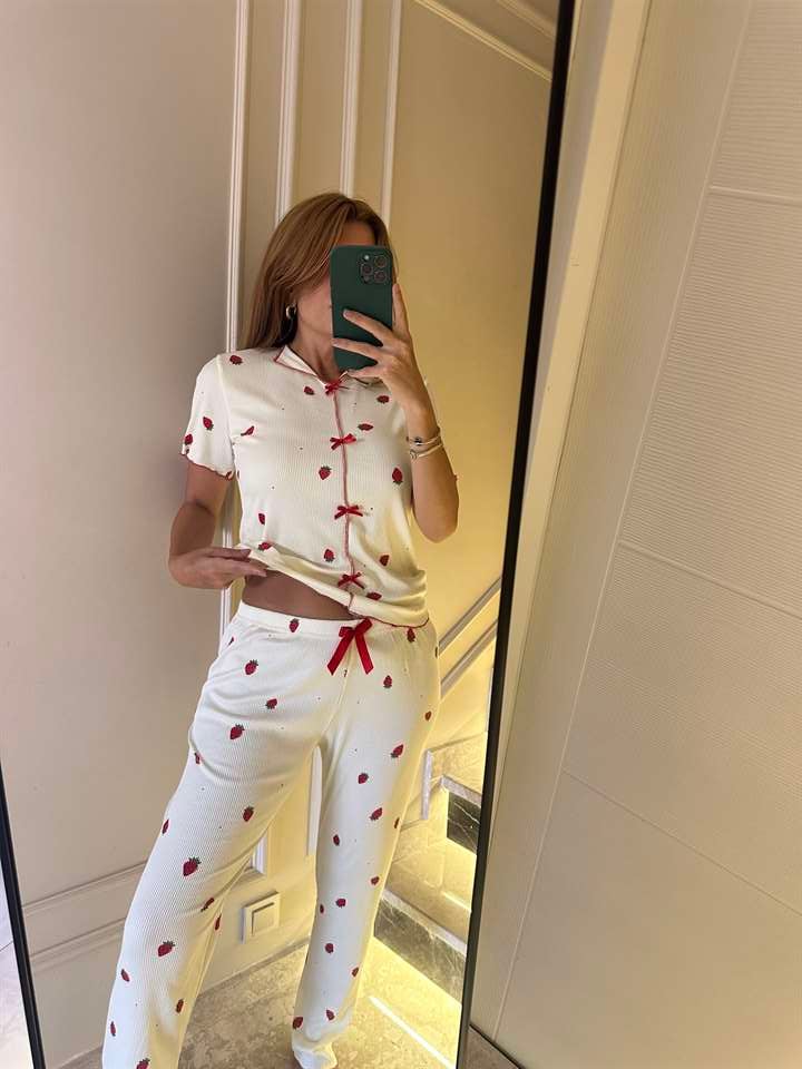 Kadın Sarı Çilek Desen Fiyonklu Alt Uzun Pijama Takım