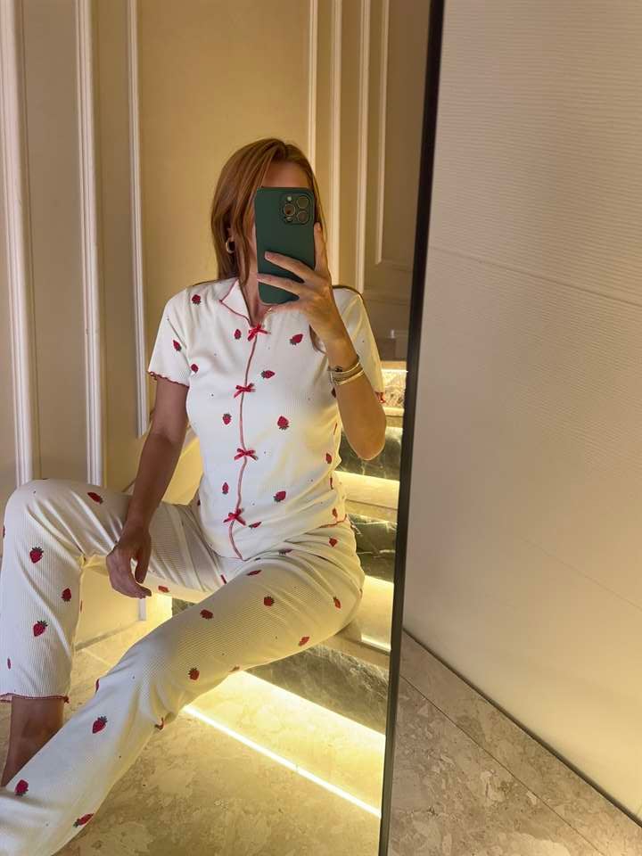 Kadın Sarı Çilek Desen Fiyonklu Alt Uzun Pijama Takım