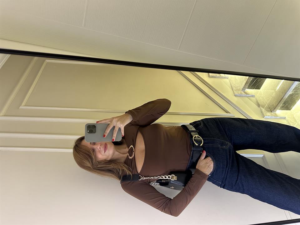 Kahve Göğüs Metal Aksesuarlı Degaje Bluz