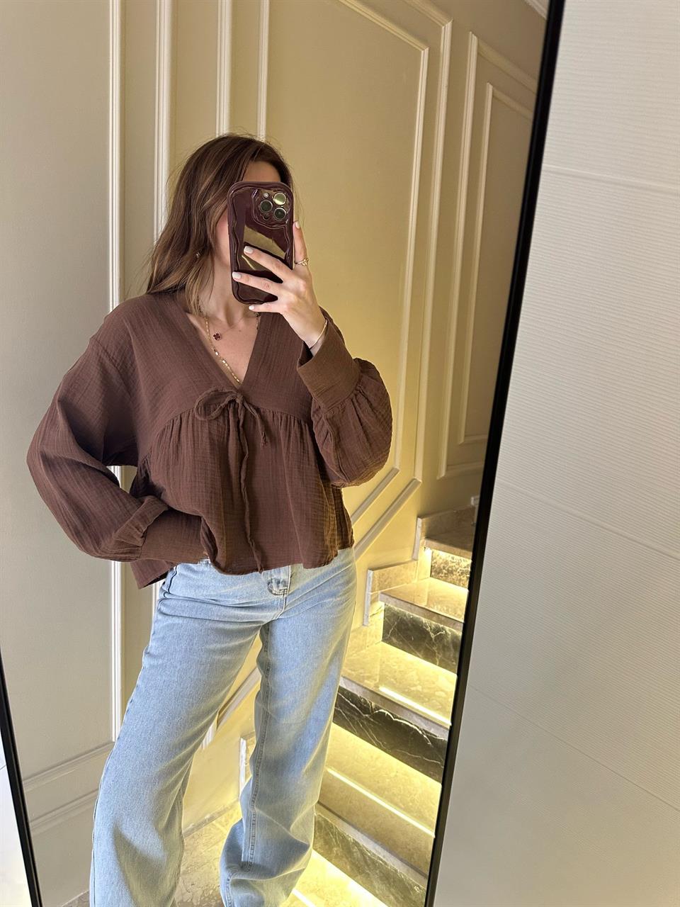 Kahve Müslin Kumaş V Yaka Bluz