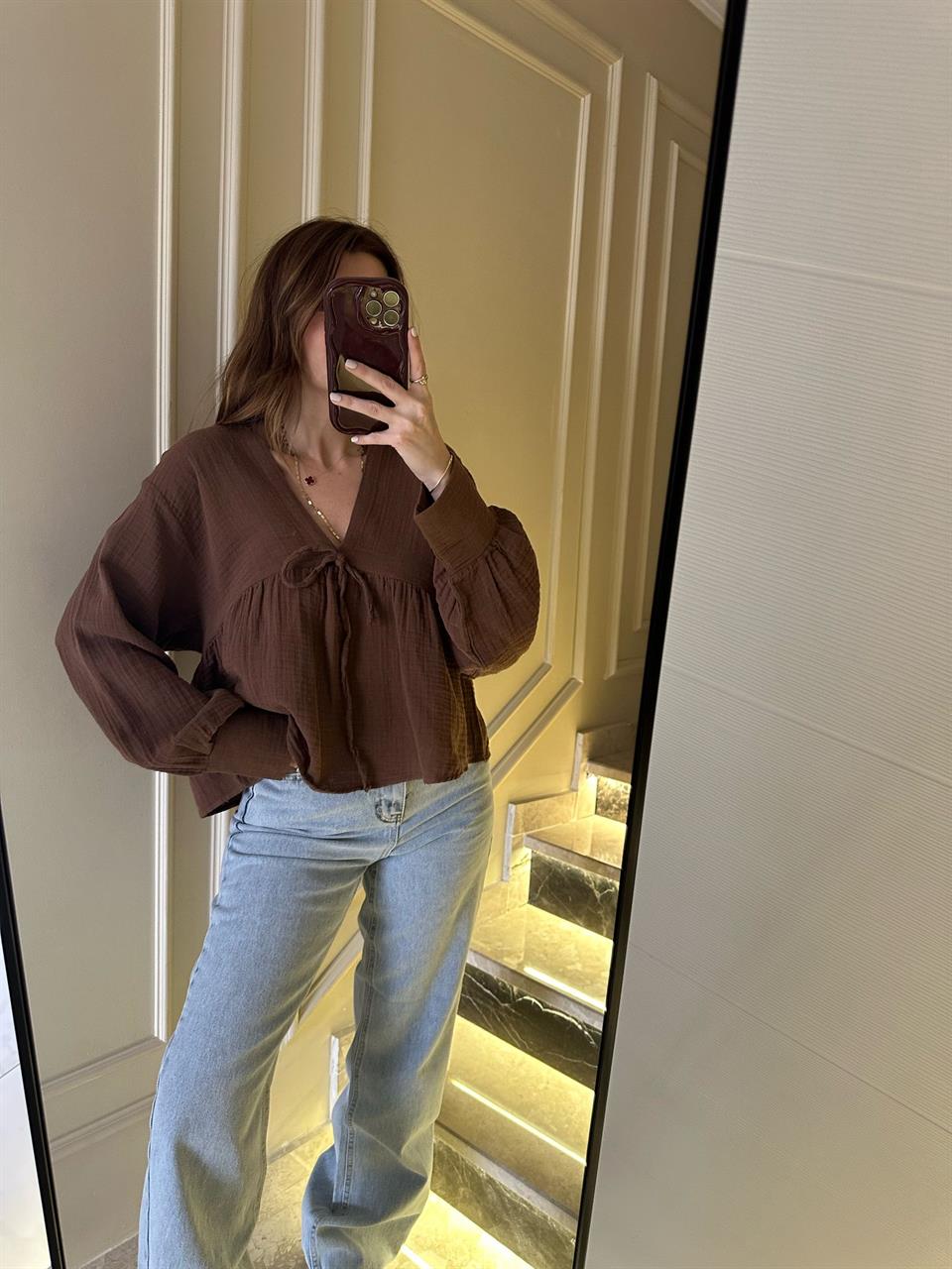 Kahve Müslin Kumaş V Yaka Bluz