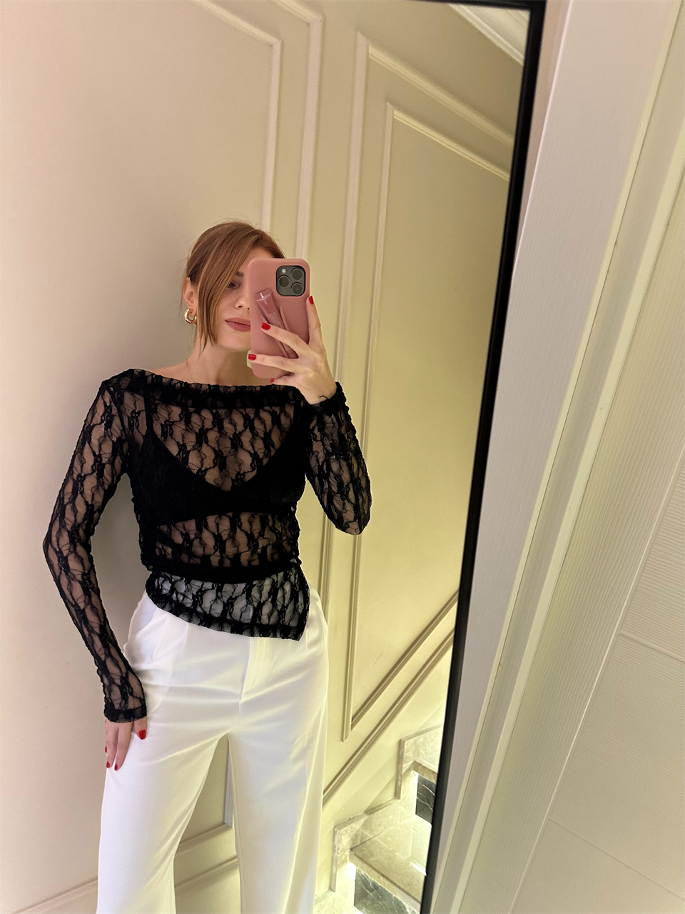 Kayık Yaka Asimetrik Güpür Bluz