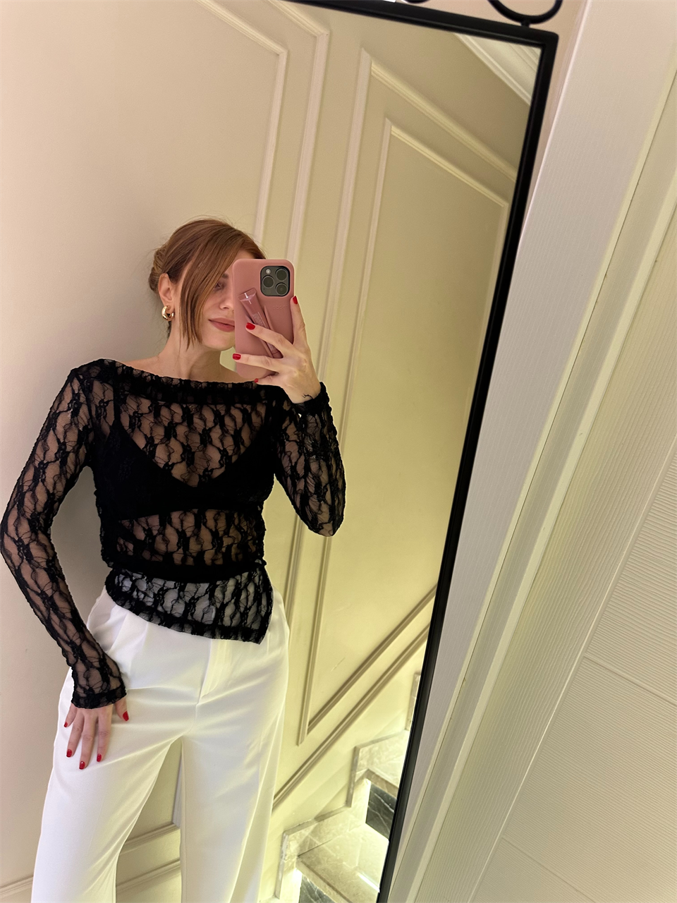 Kayık Yaka Asimetrik Güpür Bluz