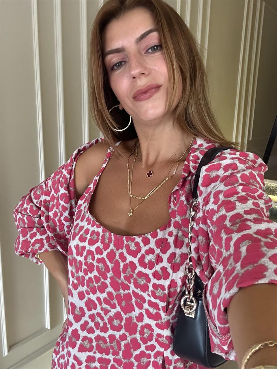 Kırmızı Desenli Askılı Elbise Gömlek Takım