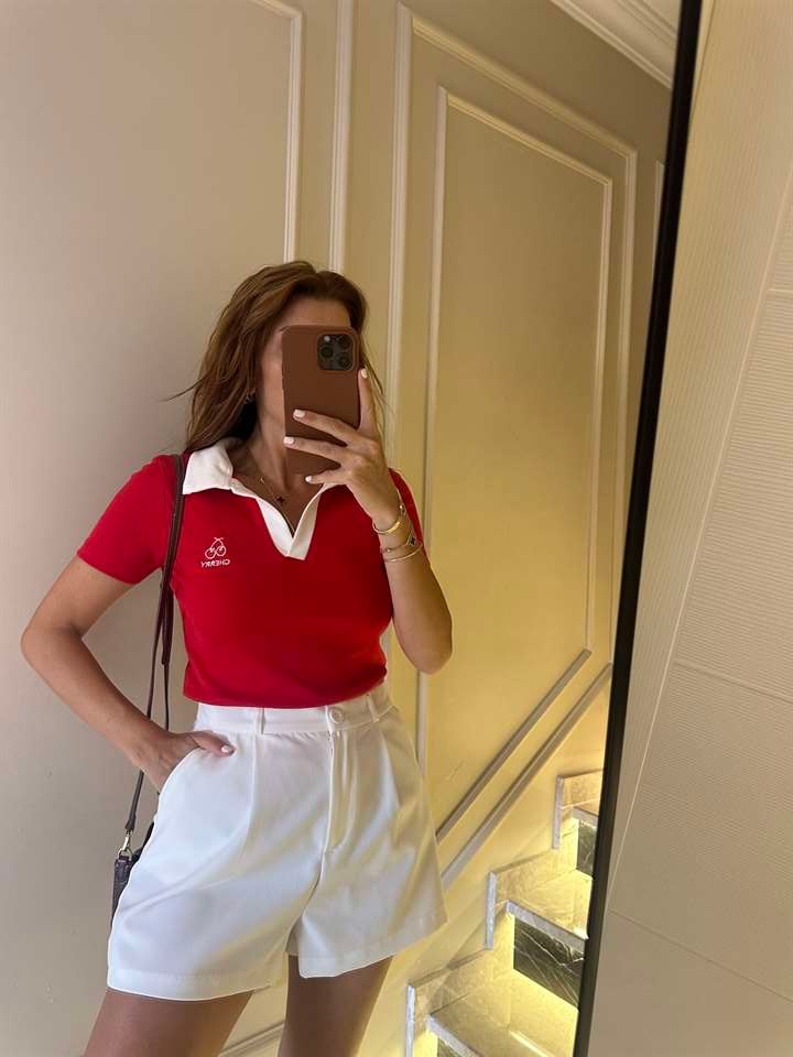 Kırmızı Kiraz Nakışlı Polo Yaka Tişört
