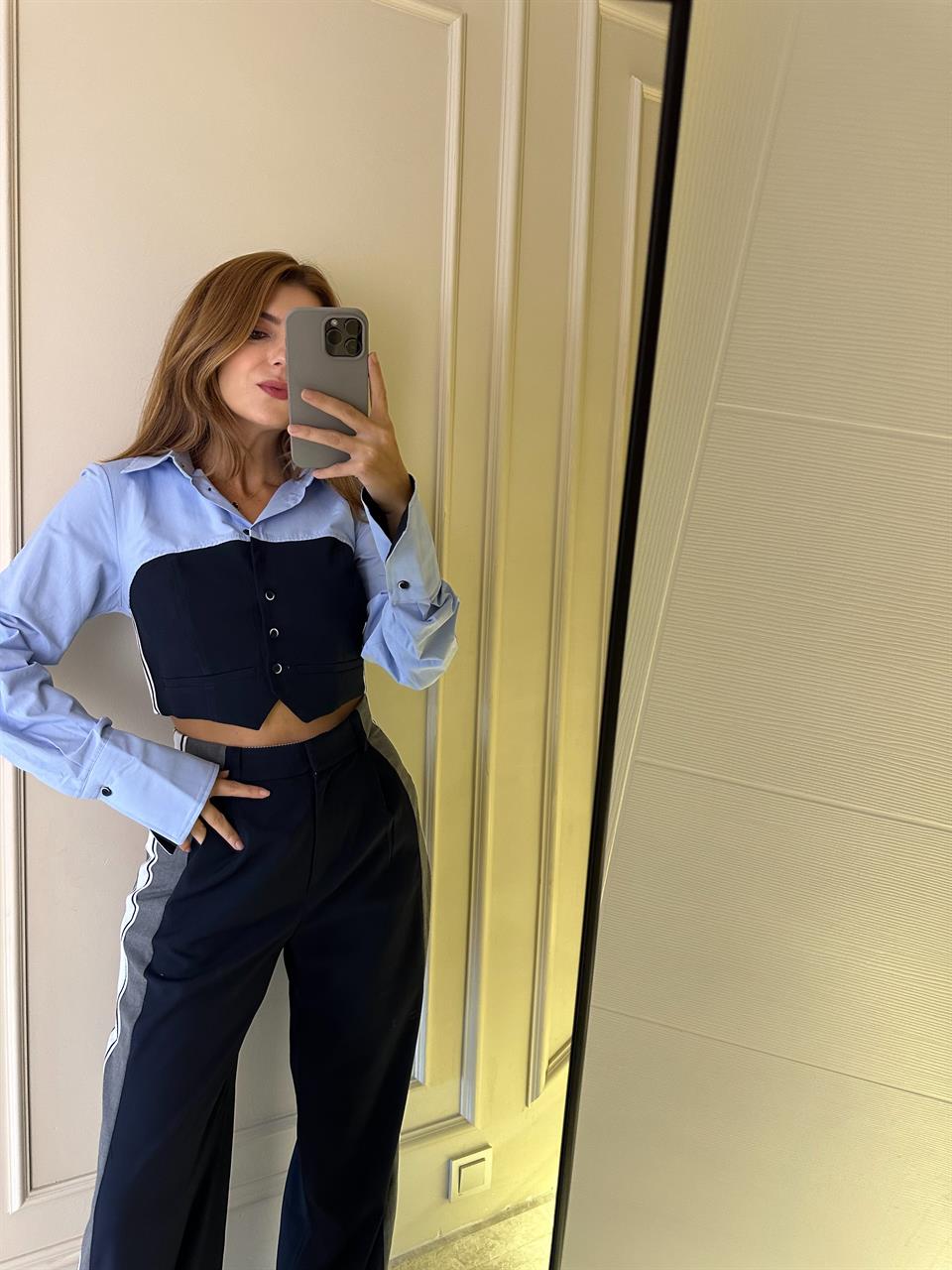 Korse Detaylı Gömlek