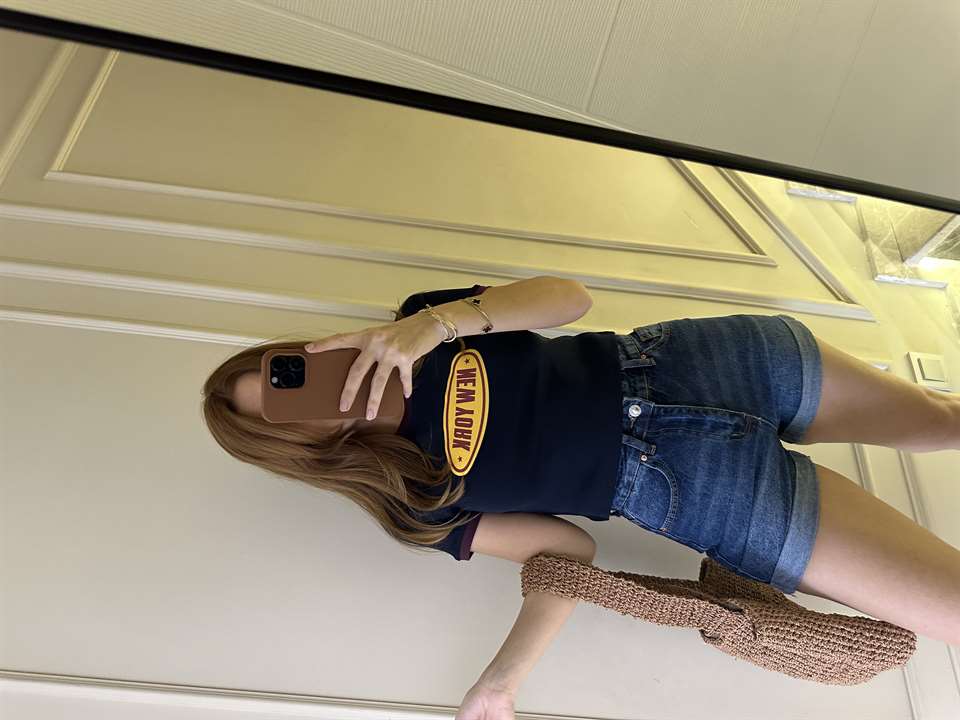 Koyu Mavi Yıkamalı Paça Katlama Kot Şort