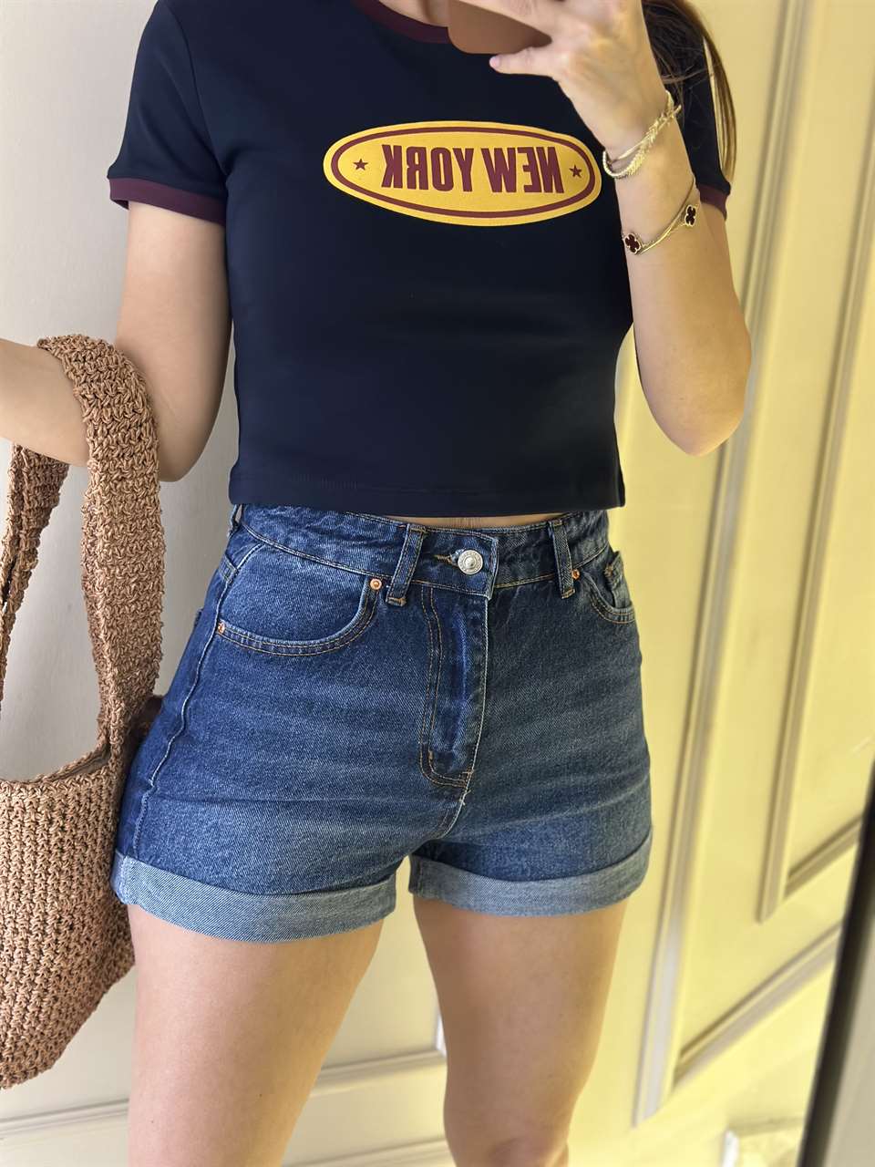 Koyu Mavi Yıkamalı Paça Katlama Kot Şort