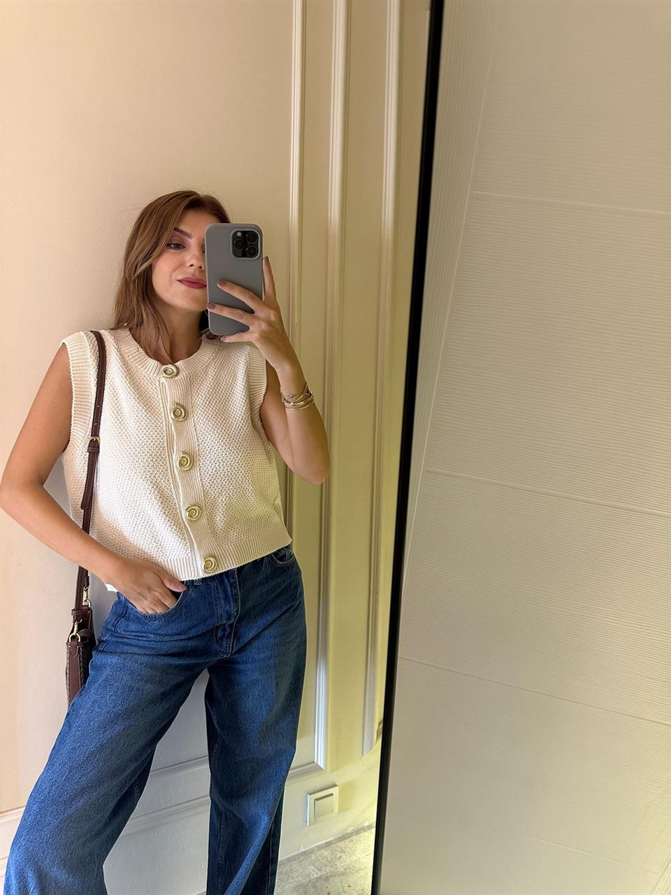 Krem Aksesuarlı Triko Yelek