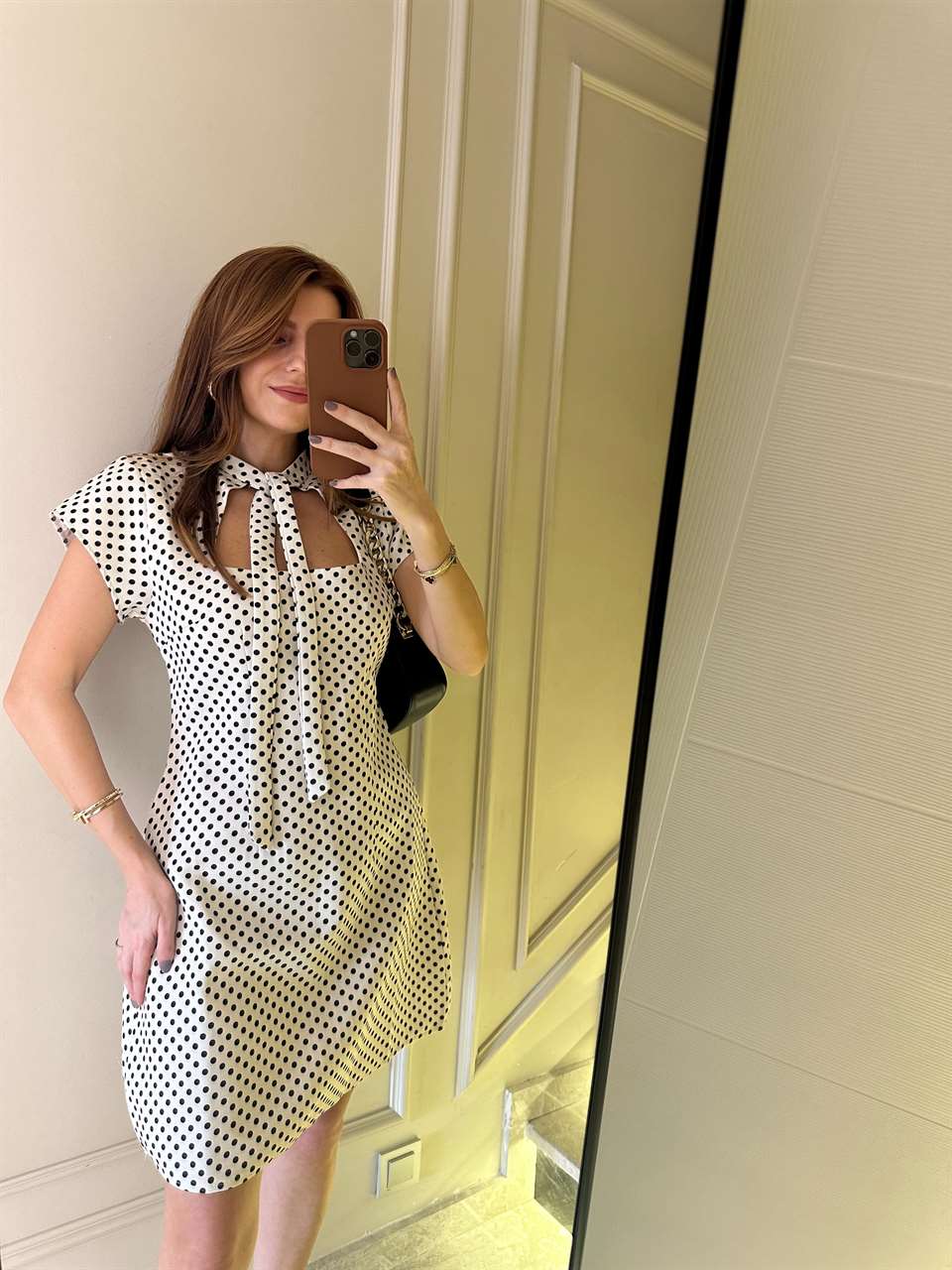 Krem Boyun Fular Detay Puantiyeli Elbise
