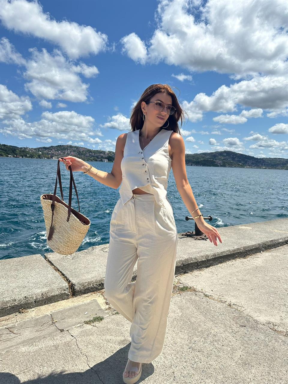 Krem Çapraz Düğmeli Yelekli Takım