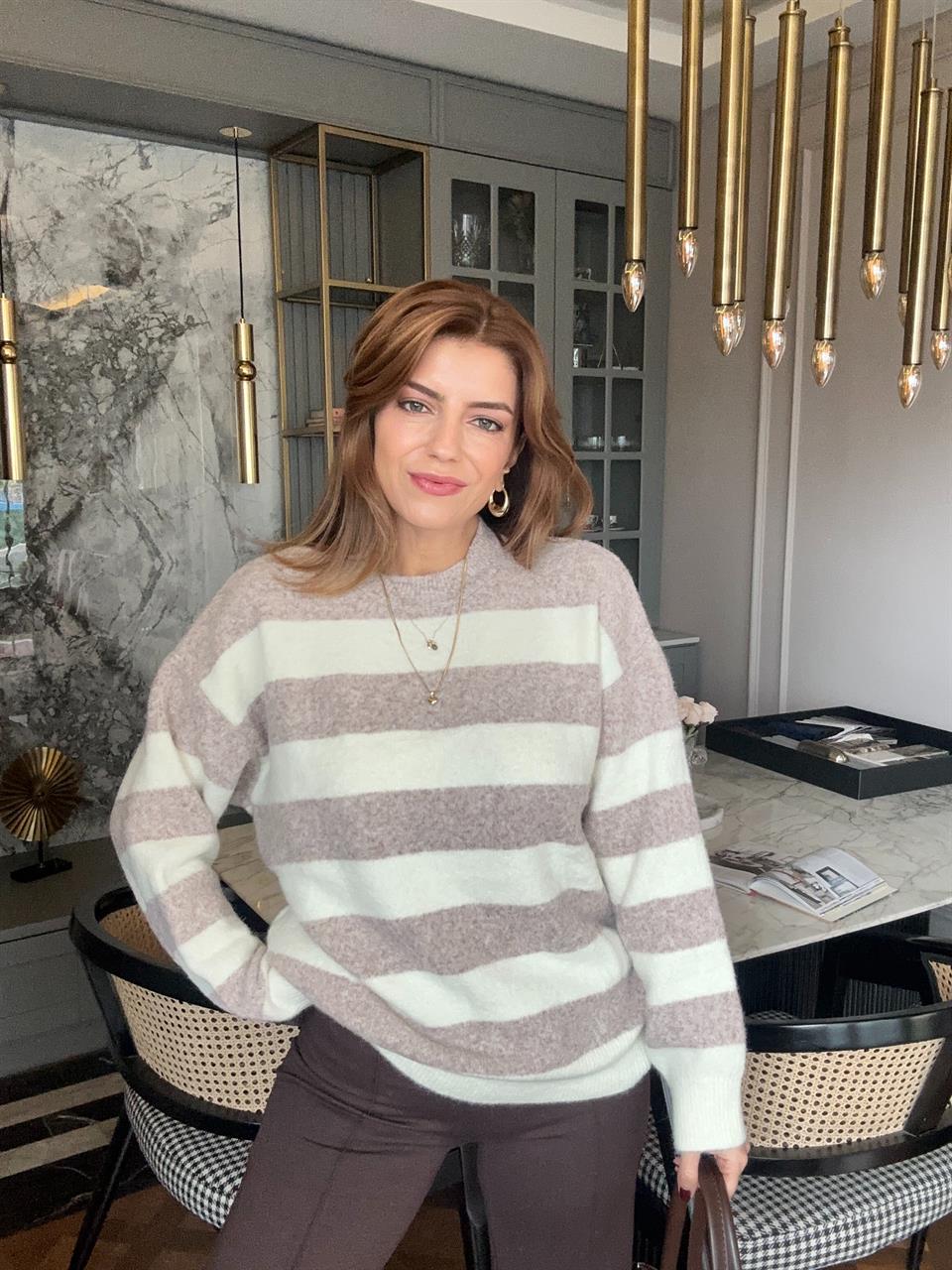 Krem Çizgili Salaş Yumoş Triko Kazak