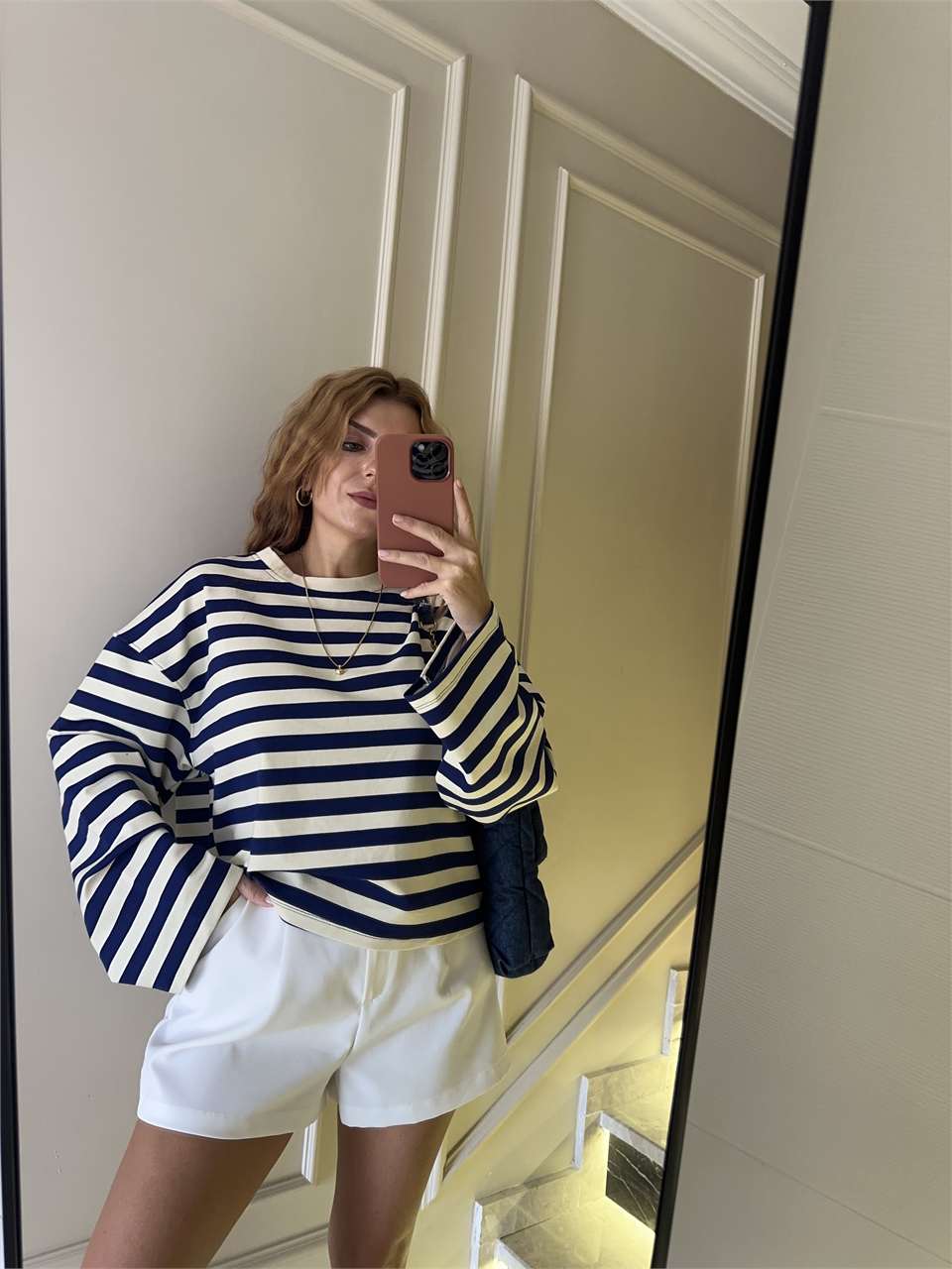 Krem Yaka Çizgili Kadın Sweatshirt - LacivertKrem