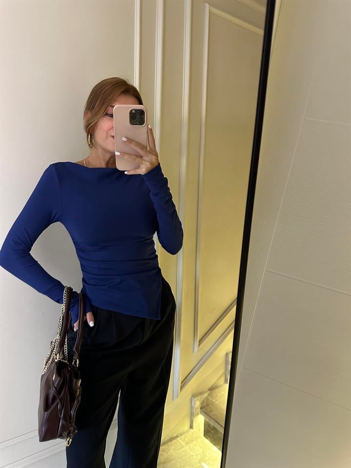 Lacivert Kayık Yaka Asimetrik Bluz