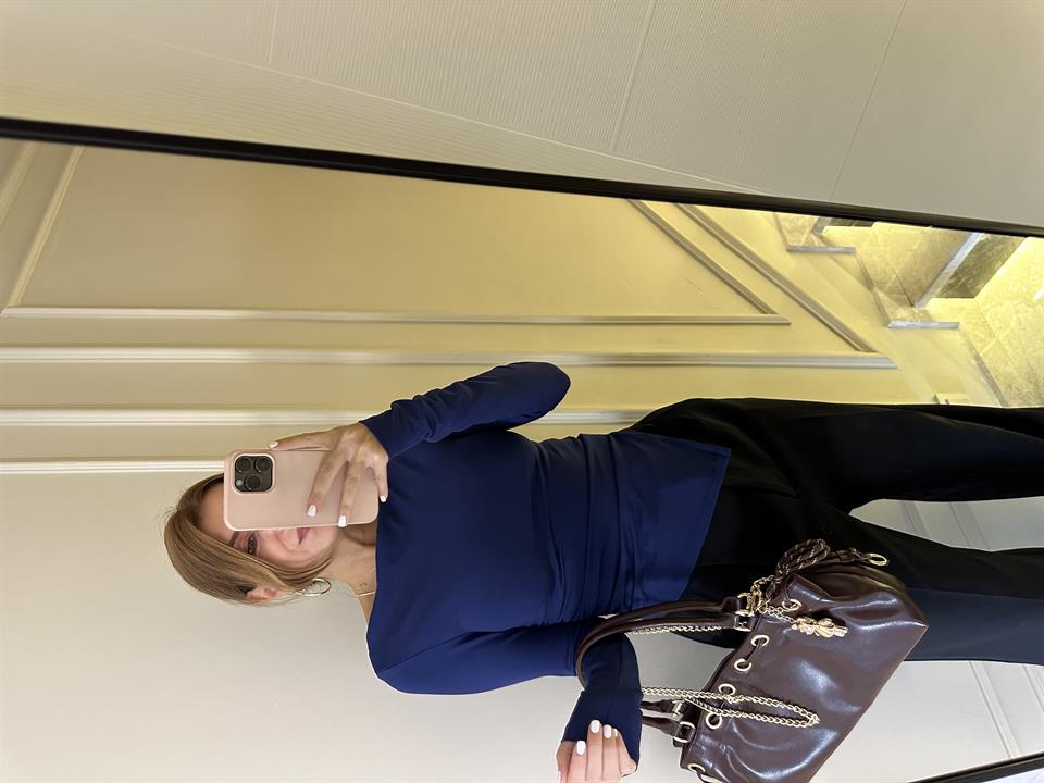 Lacivert Kayık Yaka Asimetrik Bluz