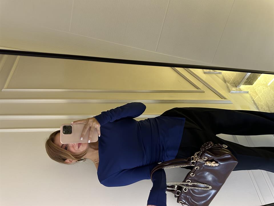 Lacivert Kayık Yaka Asimetrik Bluz