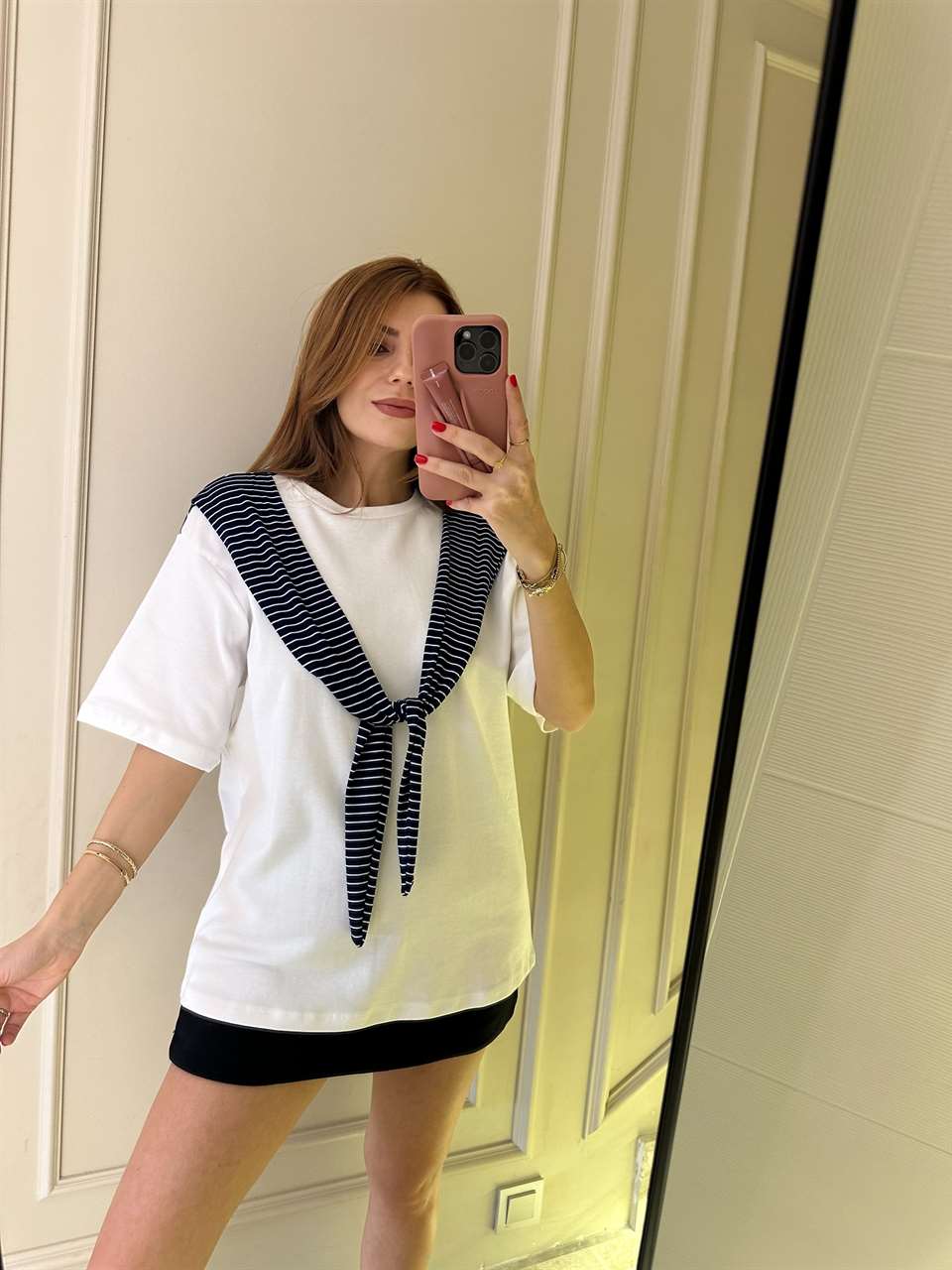 Lacivert Omuzları Çizgili Atkı Detay Tişört