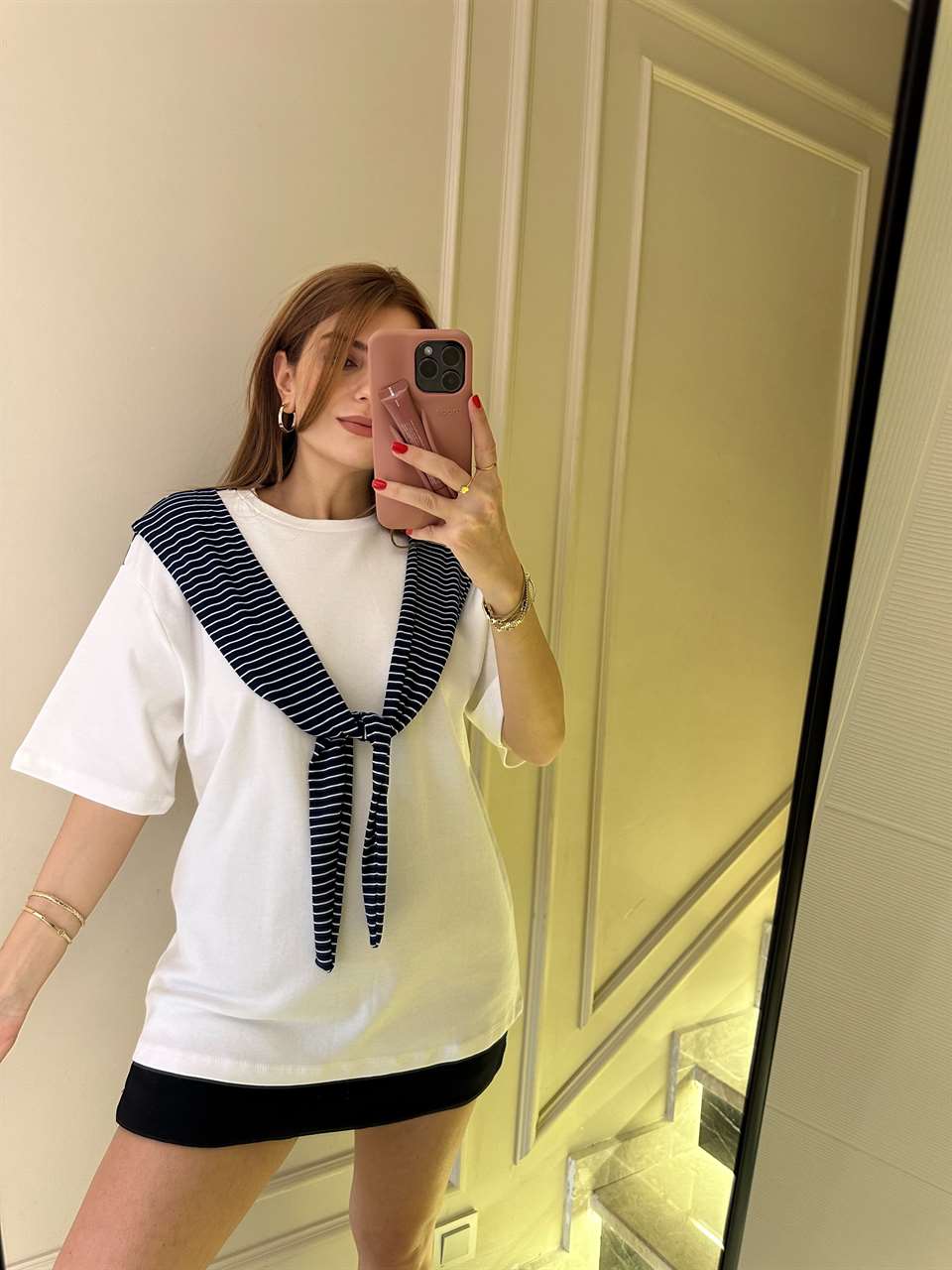 Lacivert Omuzları Çizgili Atkı Detay Tişört